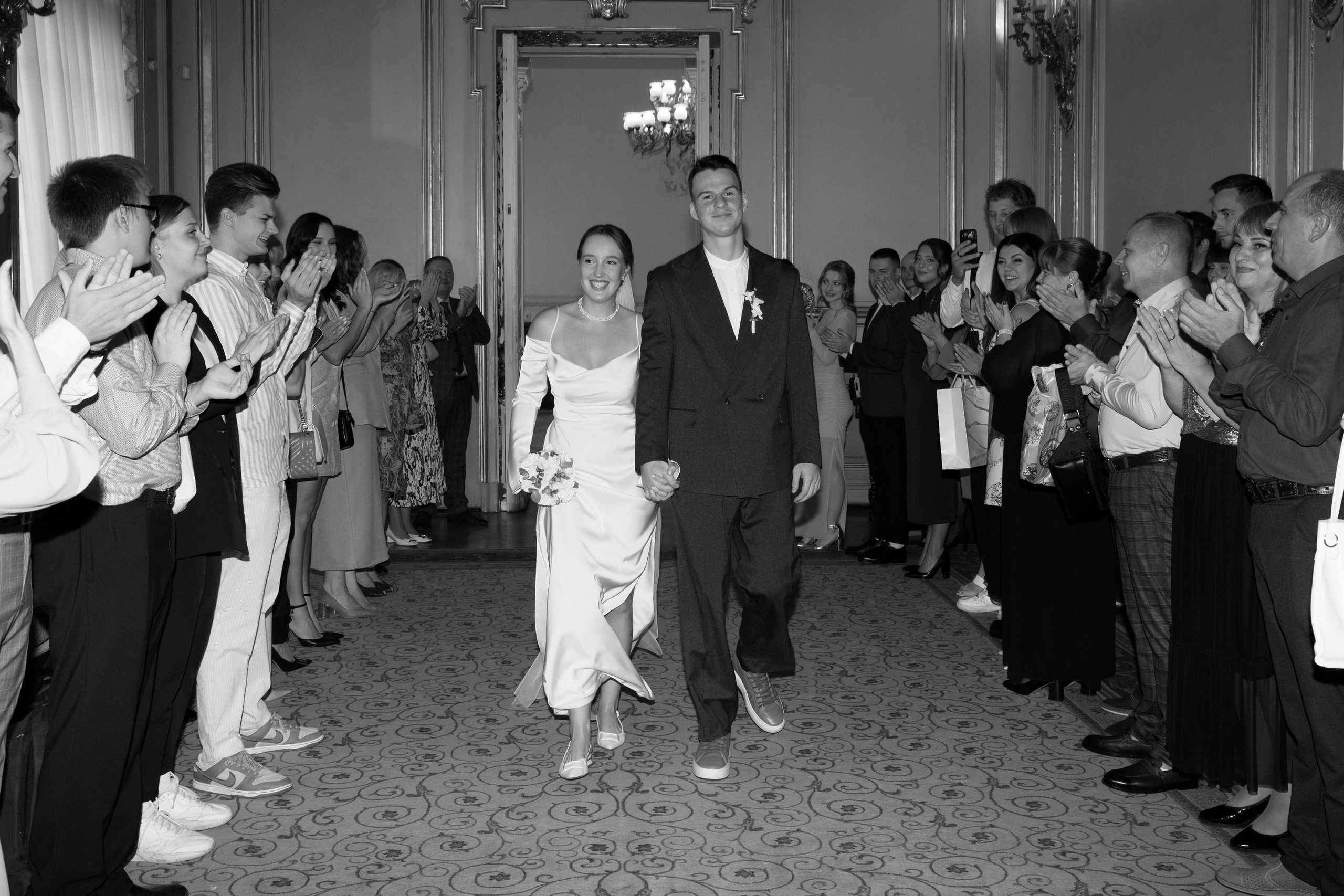 Лёня и Юля. Питер. От утра в отеле до вечеринки в ресторане на заливе. Цифра и плёнка. Свадебный фотограф Катерина Чулкова