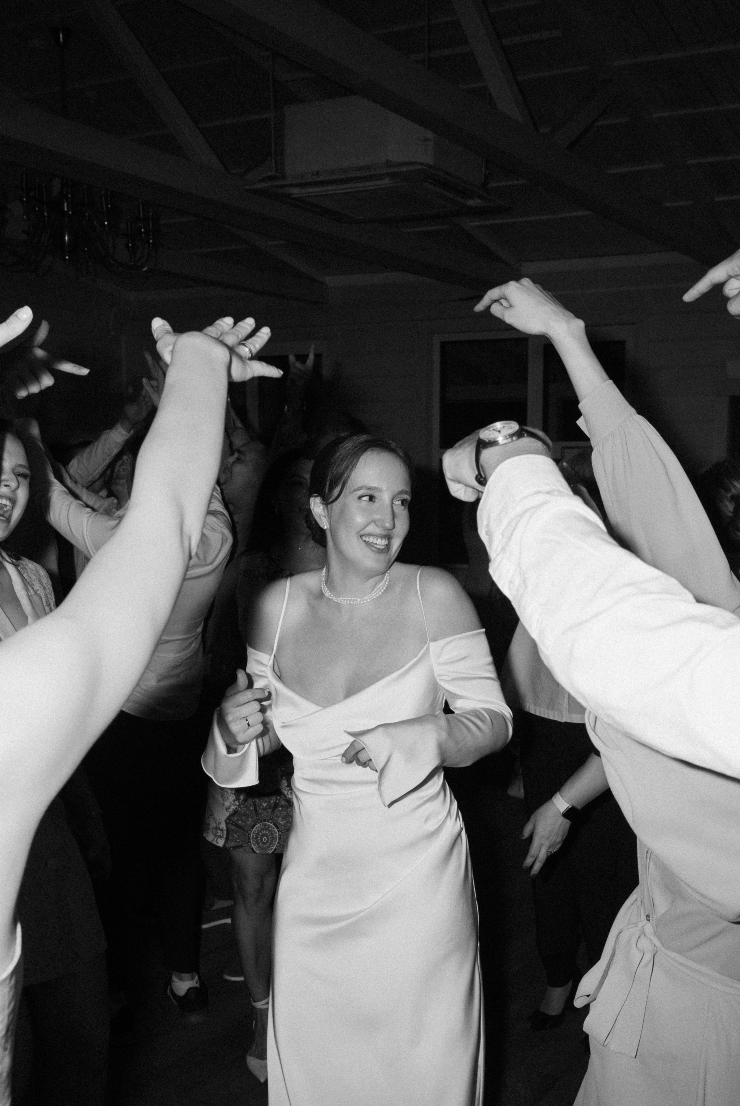 Лёня и Юля. Питер. От утра в отеле до вечеринки в ресторане на заливе. Цифра и плёнка. Свадебный фотограф Катерина Чулкова