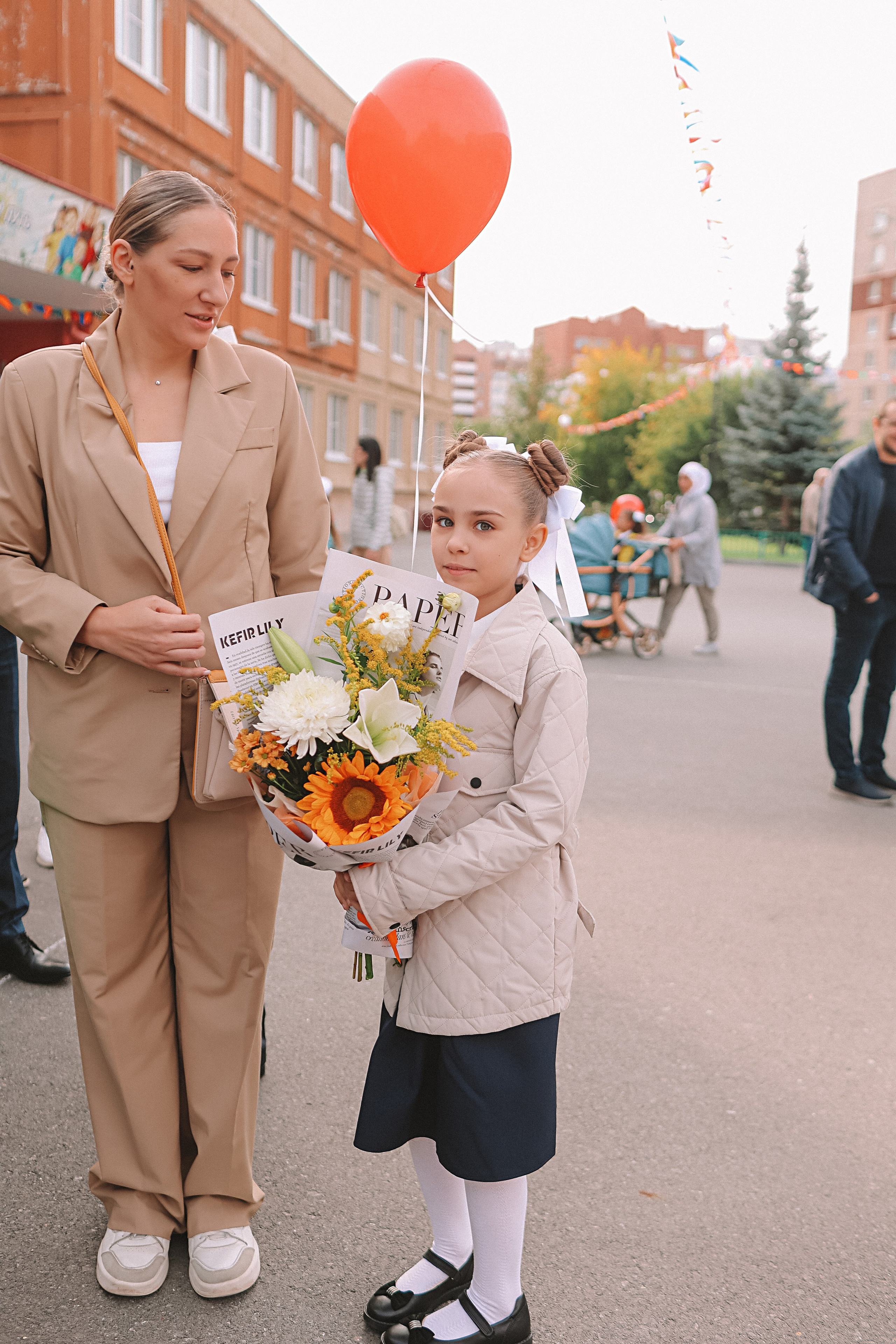 1 сентября линейка+кл час+портреты. Семейный фотограф Тюмень, фотограф на роды Салмина Мария
