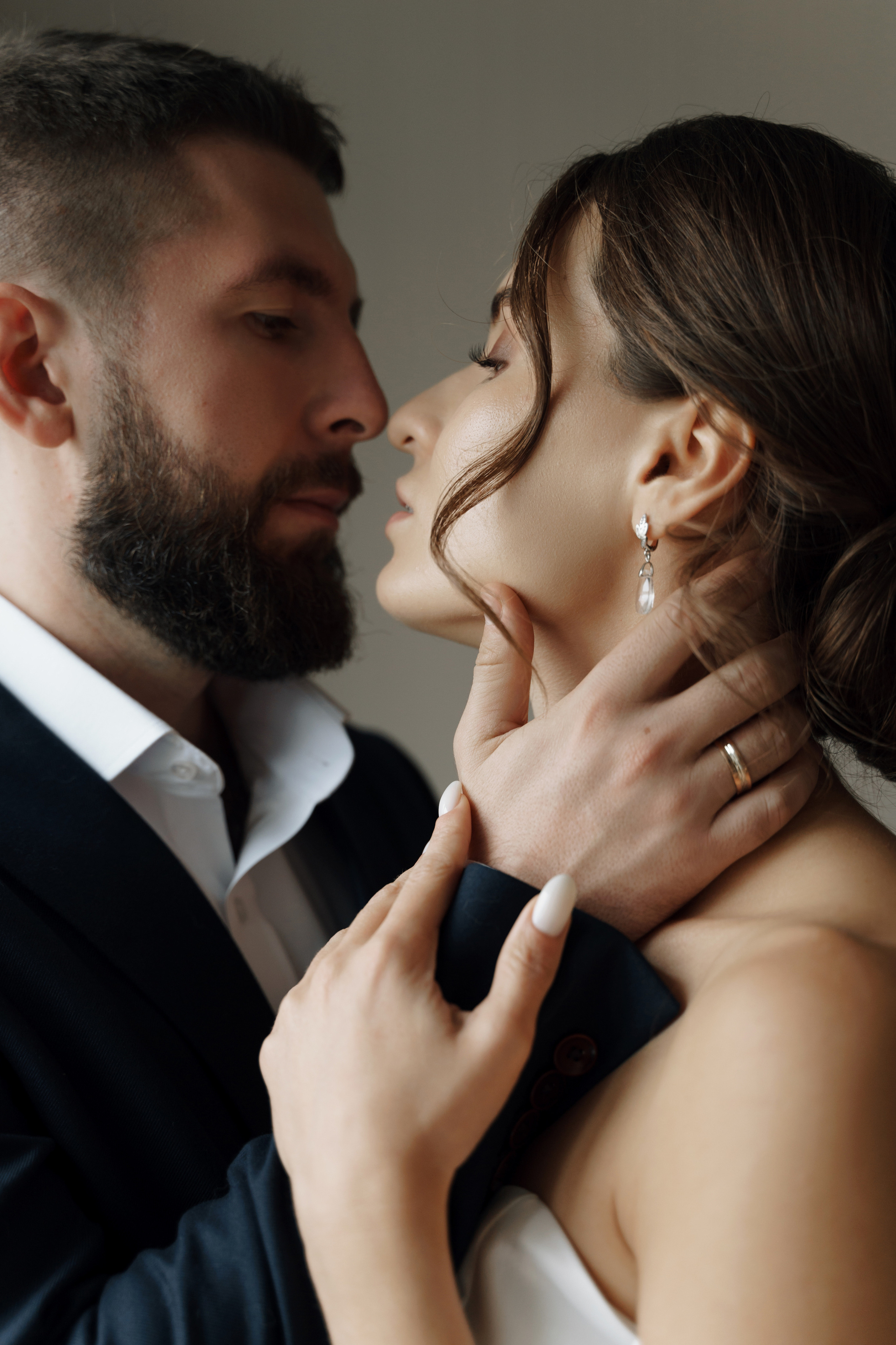 Свадебная фотография пары в отеле Рамада Новосибирск