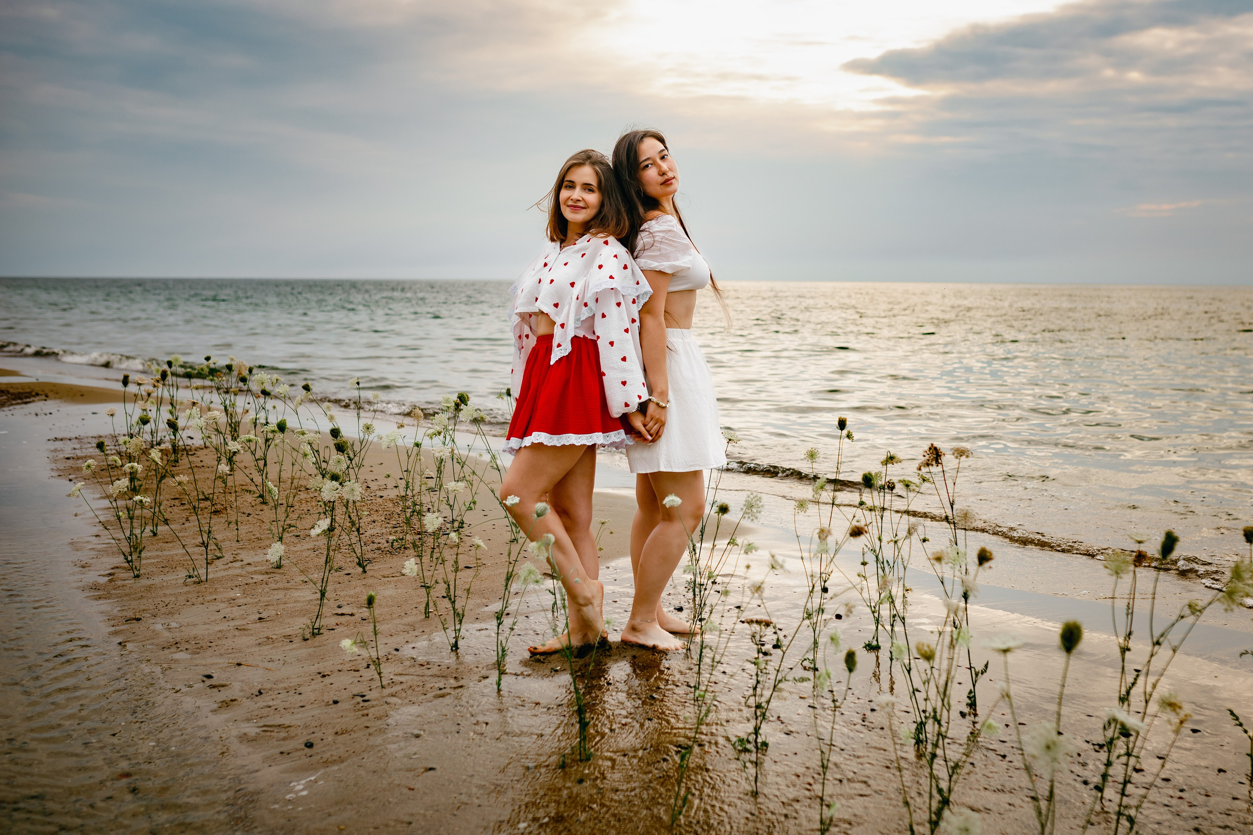 Фотосессия для сестер на побережье. Фотограф Куянова Алина, семейные и свадебные фотосессии в Калининграде