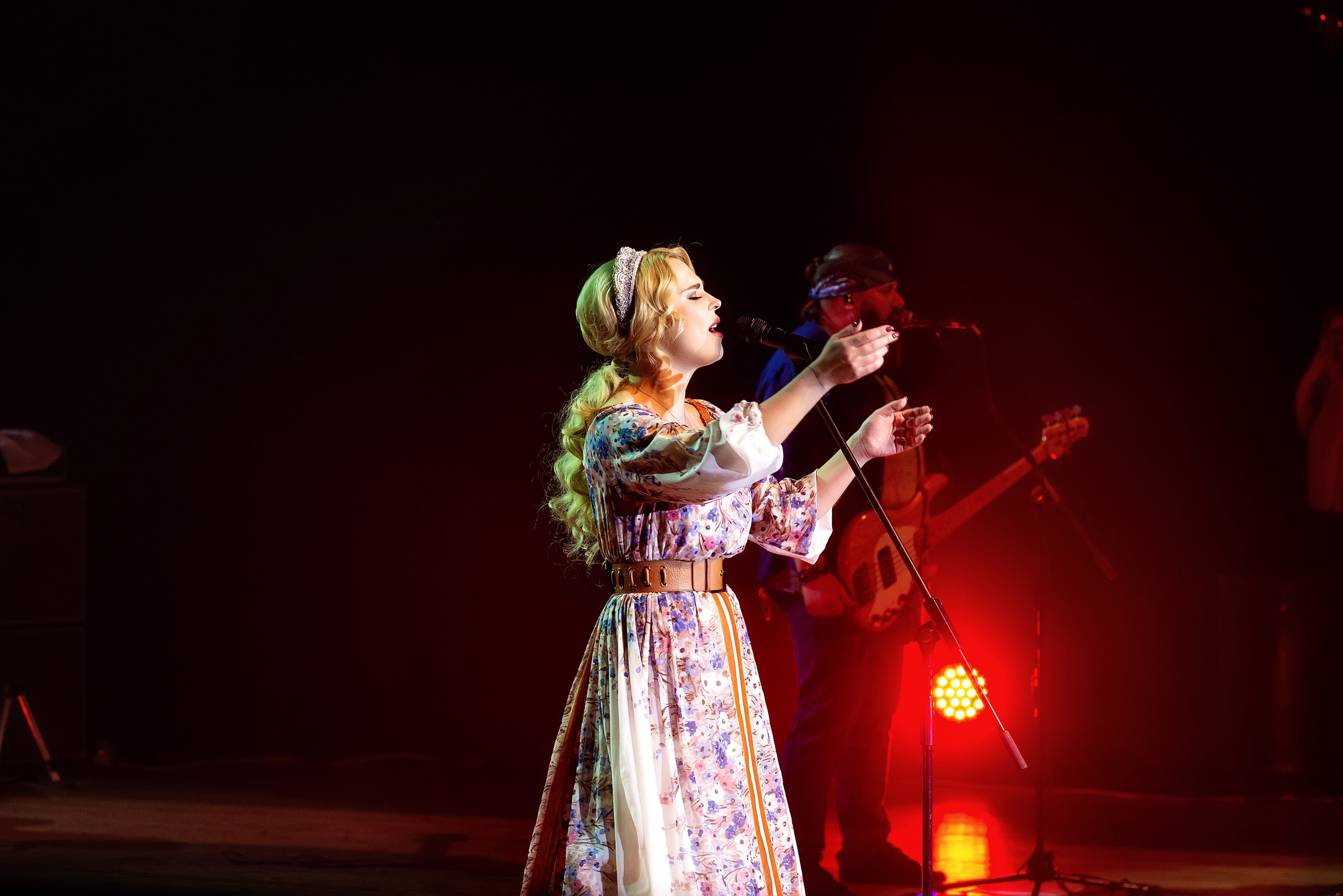 Концерт Пелагеи. Школьный, фэшн фотограф в Тюмени и в России Ирина Королева