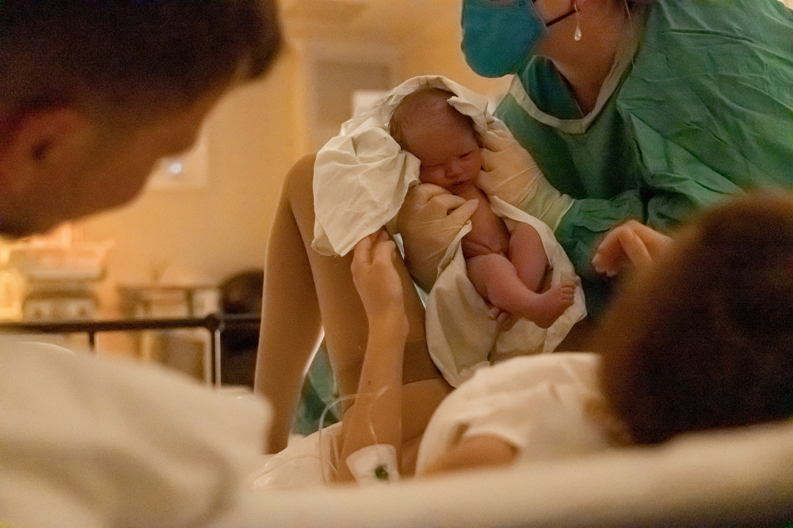 Рождение Алетеи. Щелковский перинатальный центр. Фотограф на роды в Москве. Фото и видео родов. Фотопроект «Продолжение рода»