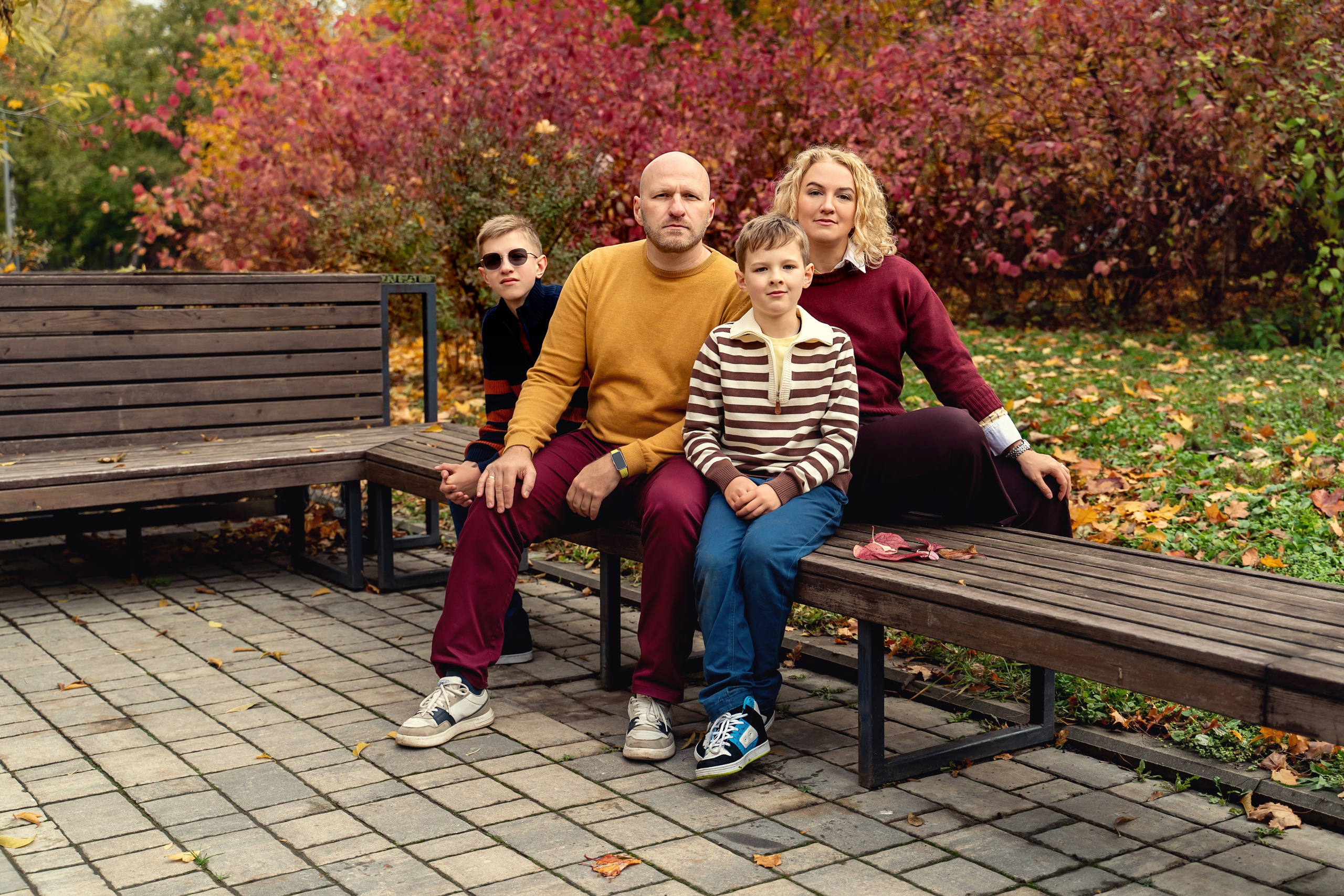 Семейная осенняя фотосессия в парке Красногвардейские пруды. Фотограф \ Видеограф на Крещение, Венчание Москва| Семейные съемки