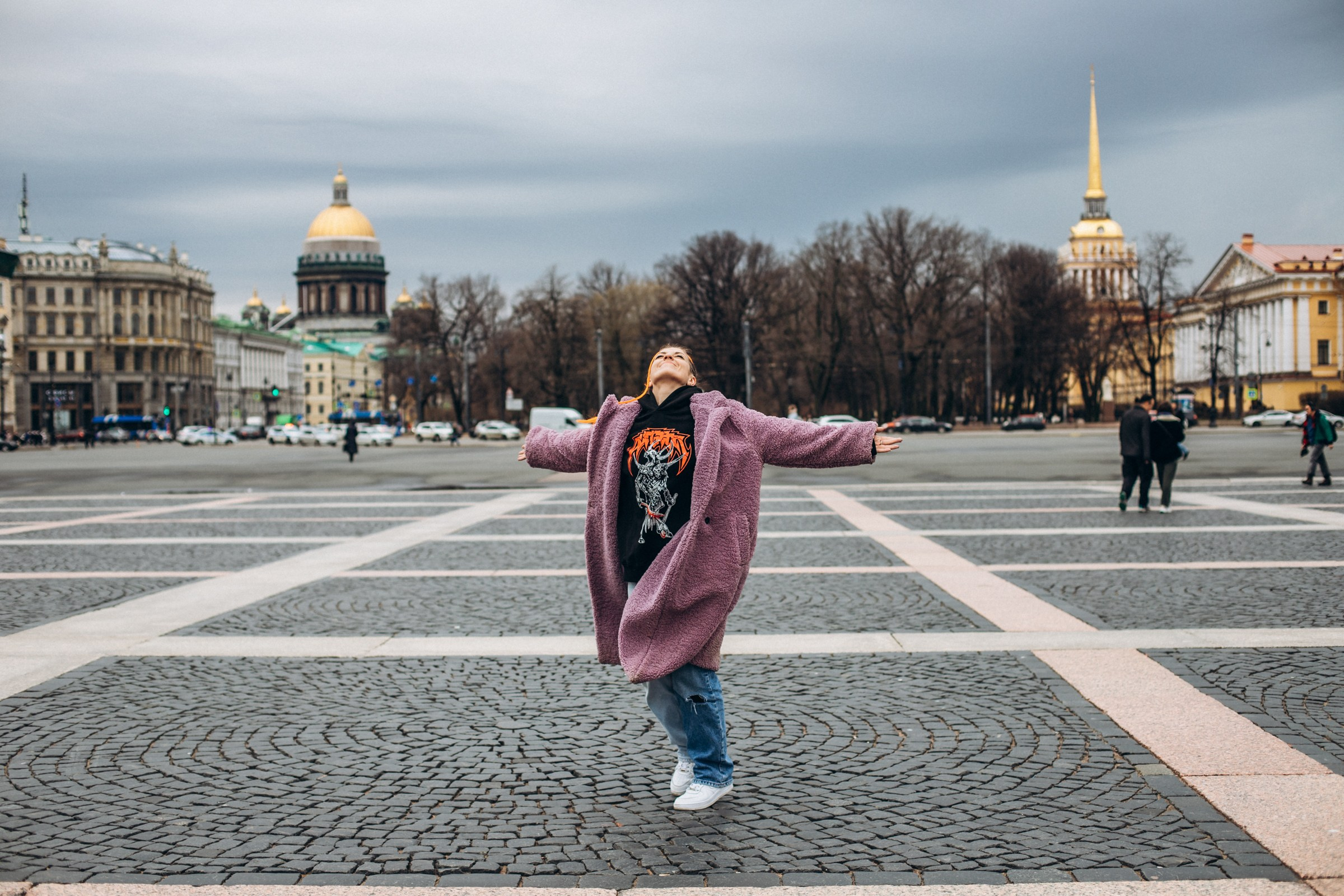 Лиза в апреле. Фотопрогулка в Петербурге. Индивидуальный и семейный фотограф в Санкт-Петербурге