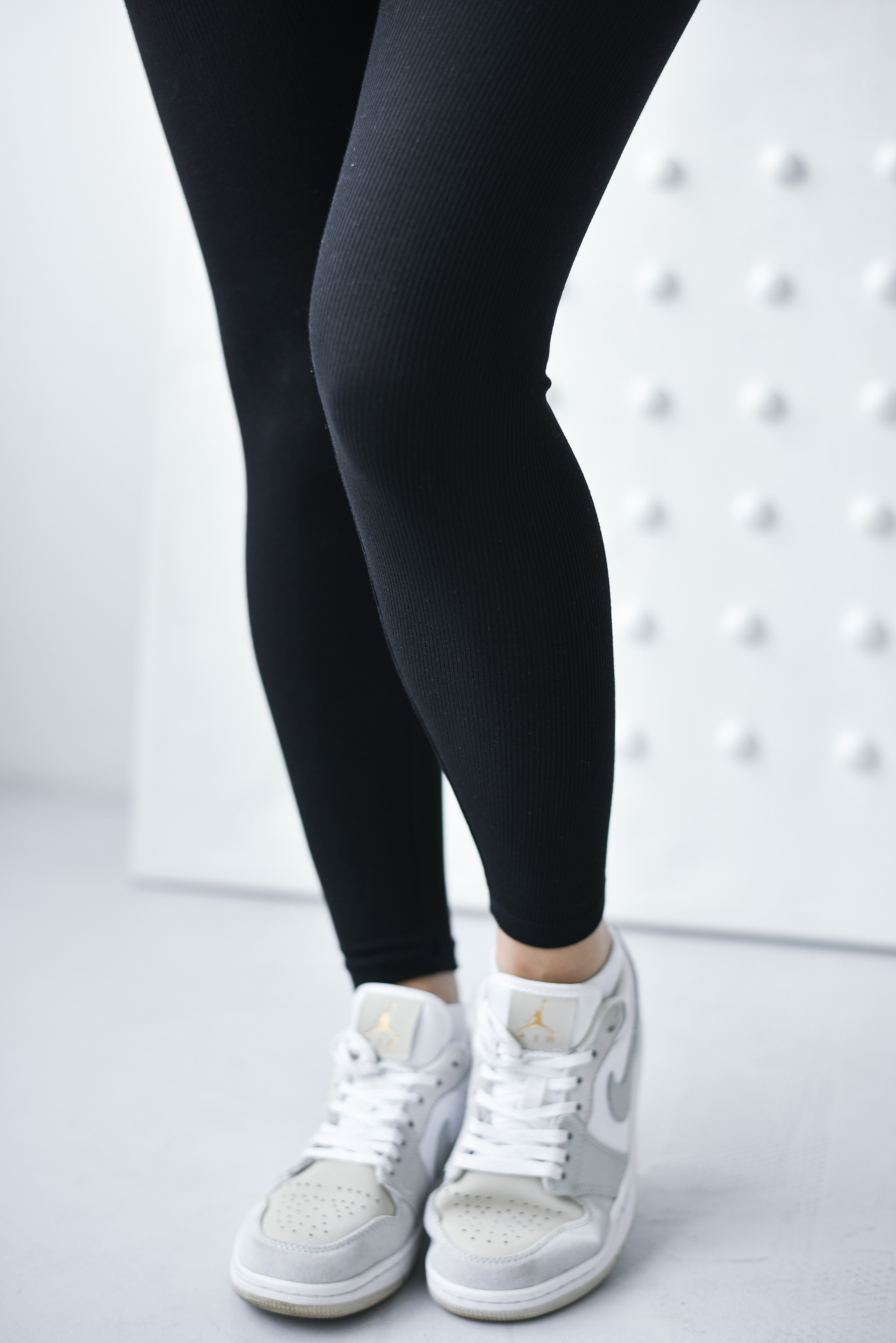 Кейс с леггинсами для вб. Фотограф Таина Комбарова