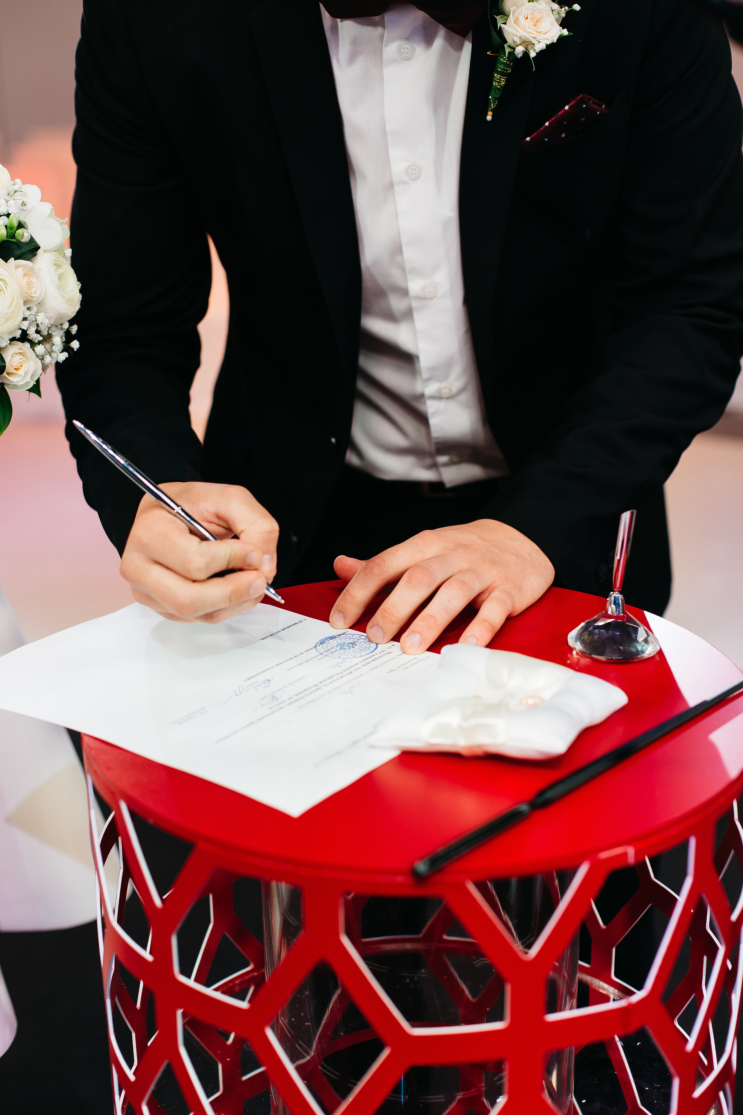 Усеяно ковром цветов дыханье мая. Душевный фотограф Ваших самых ярких событий Марина Погребняк