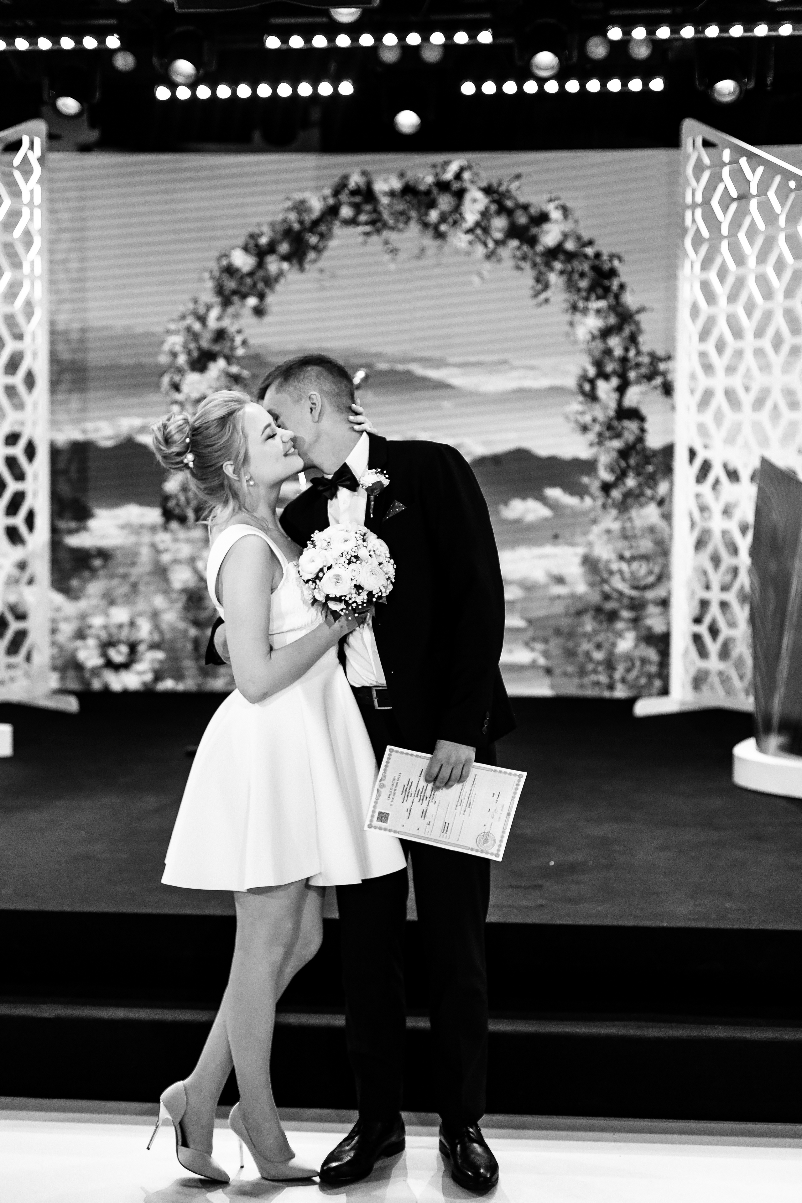 Усеяно ковром цветов дыханье мая. Душевный фотограф Ваших самых ярких событий Марина Погребняк