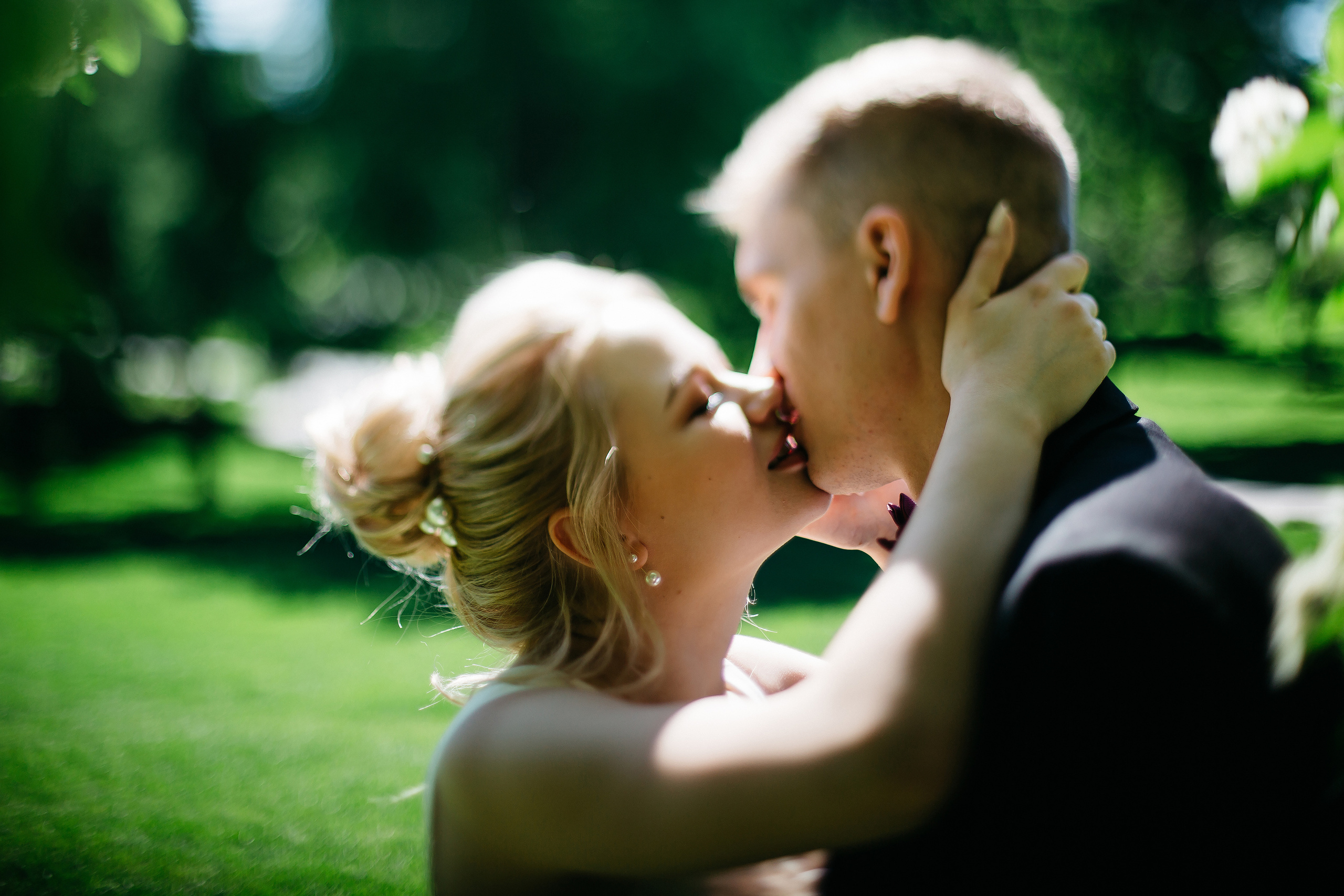 Усеяно ковром цветов дыханье мая. Душевный фотограф Ваших самых ярких событий Марина Погребняк