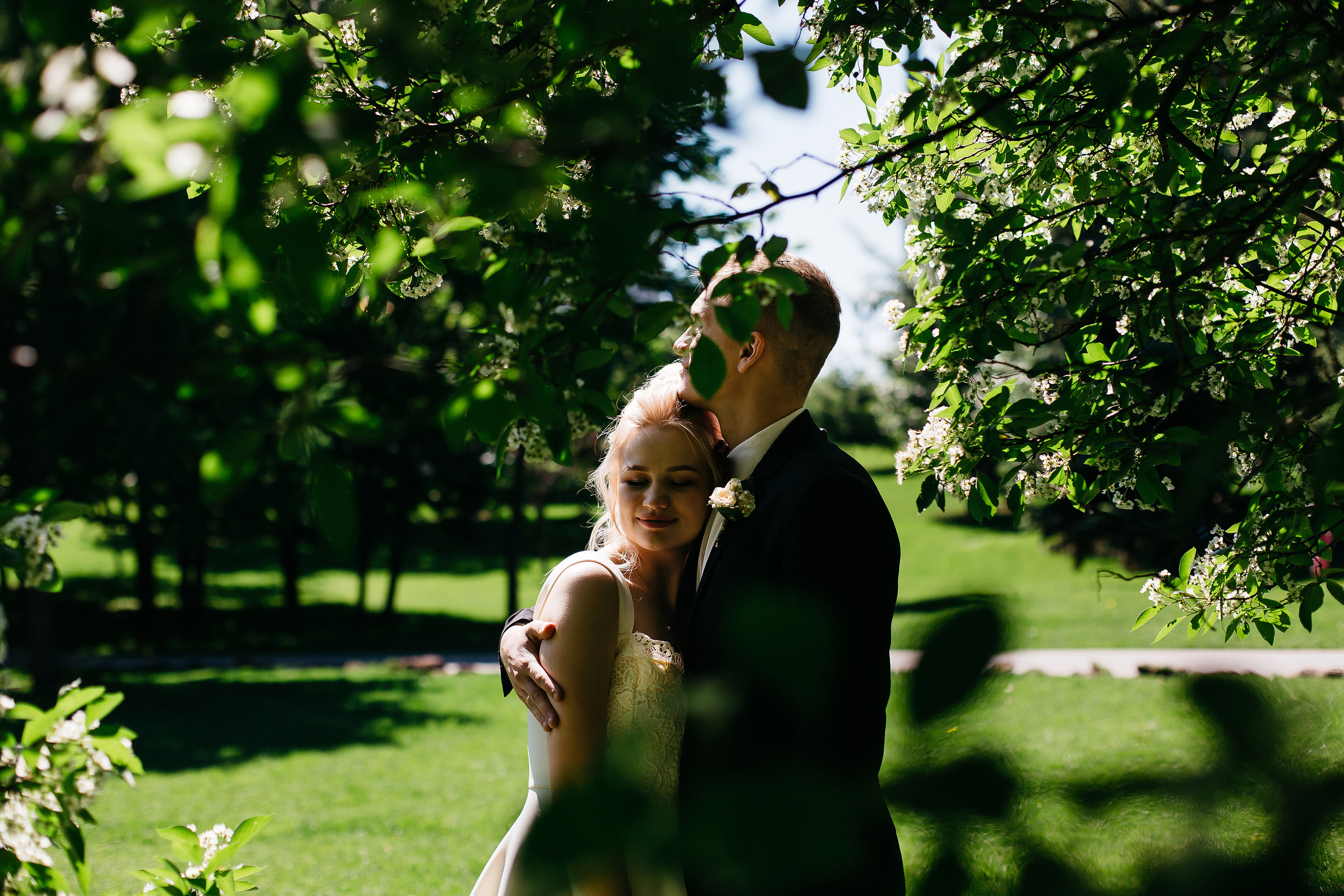 Усеяно ковром цветов дыханье мая. Душевный фотограф Ваших самых ярких событий Марина Погребняк