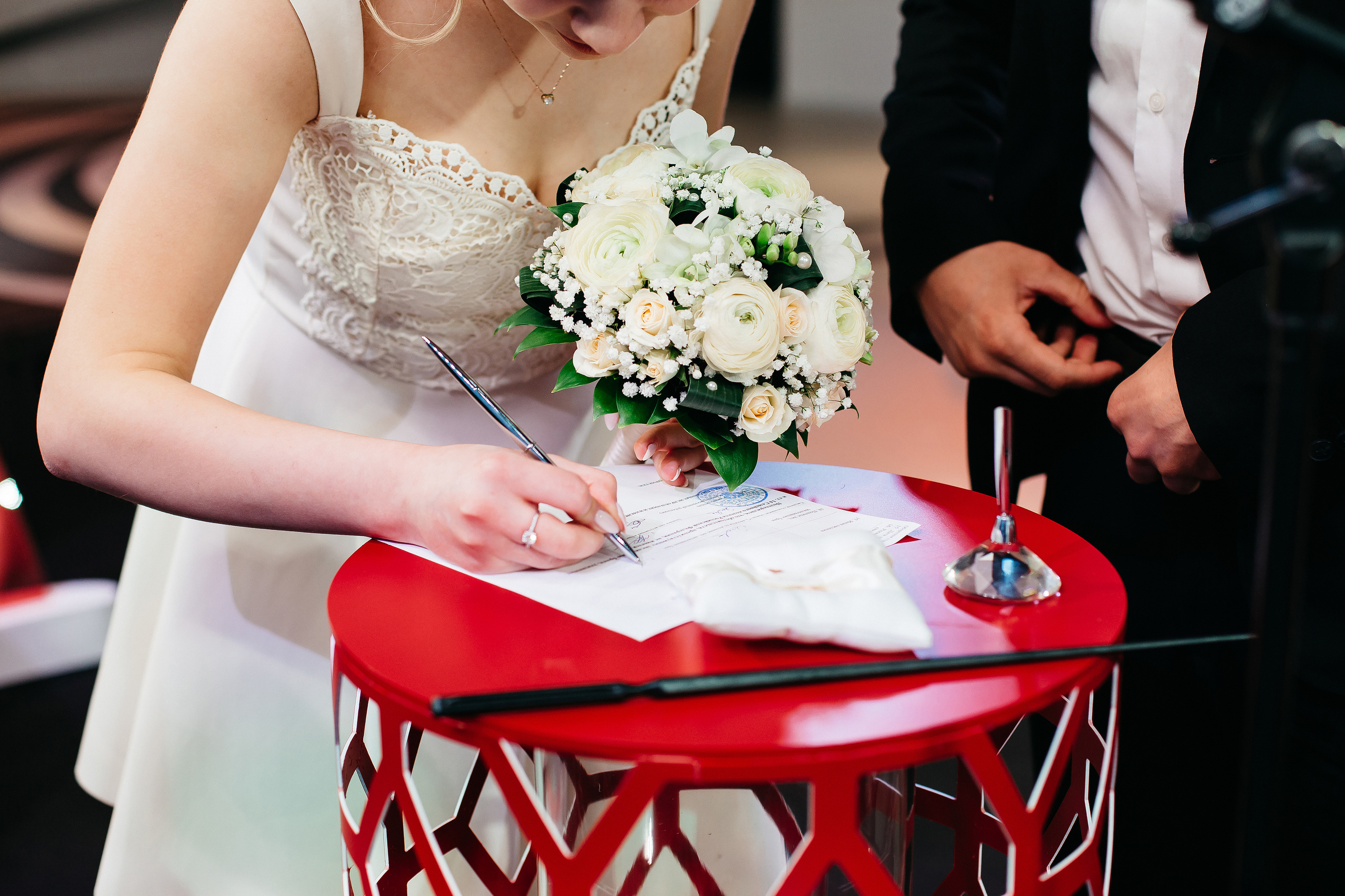 Усеяно ковром цветов дыханье мая. Душевный фотограф Ваших самых ярких событий Марина Погребняк