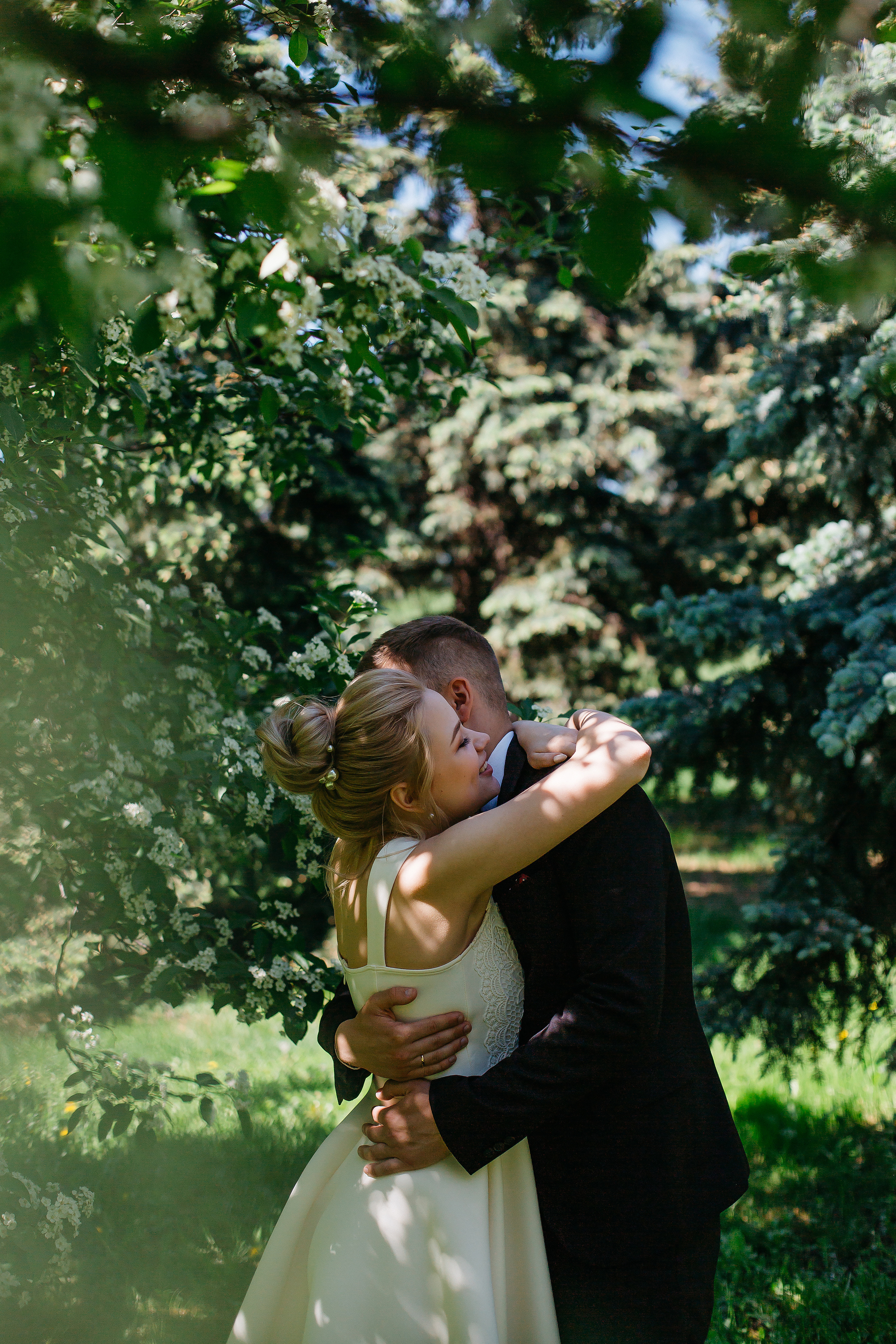 Усеяно ковром цветов дыханье мая. Душевный фотограф Ваших самых ярких событий Марина Погребняк