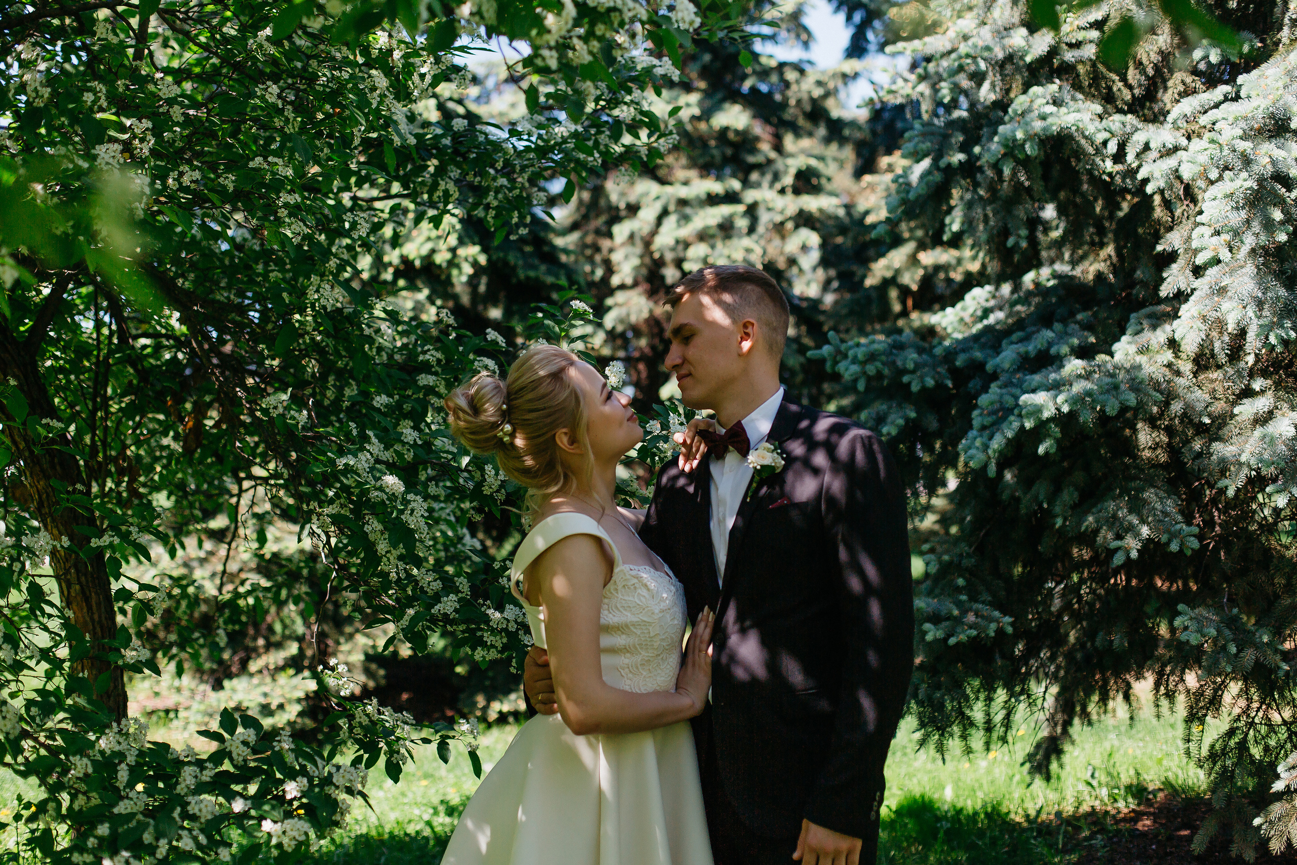 Усеяно ковром цветов дыханье мая. Душевный фотограф Ваших самых ярких событий Марина Погребняк