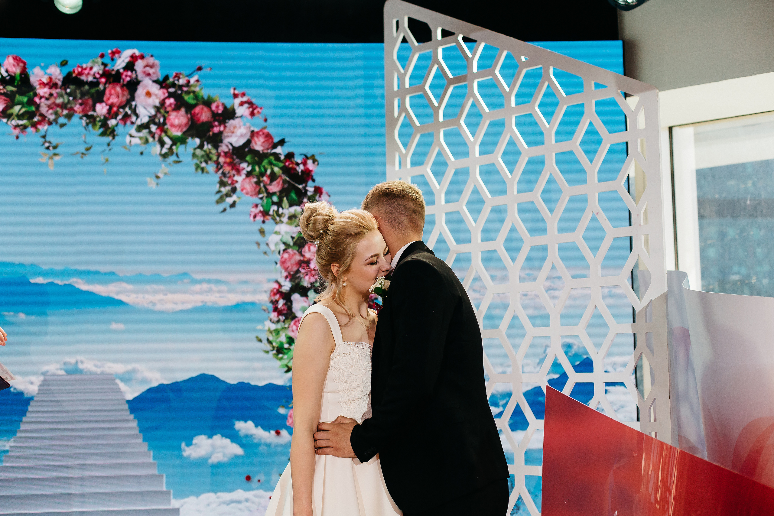 Усеяно ковром цветов дыханье мая. Душевный фотограф Ваших самых ярких событий Марина Погребняк