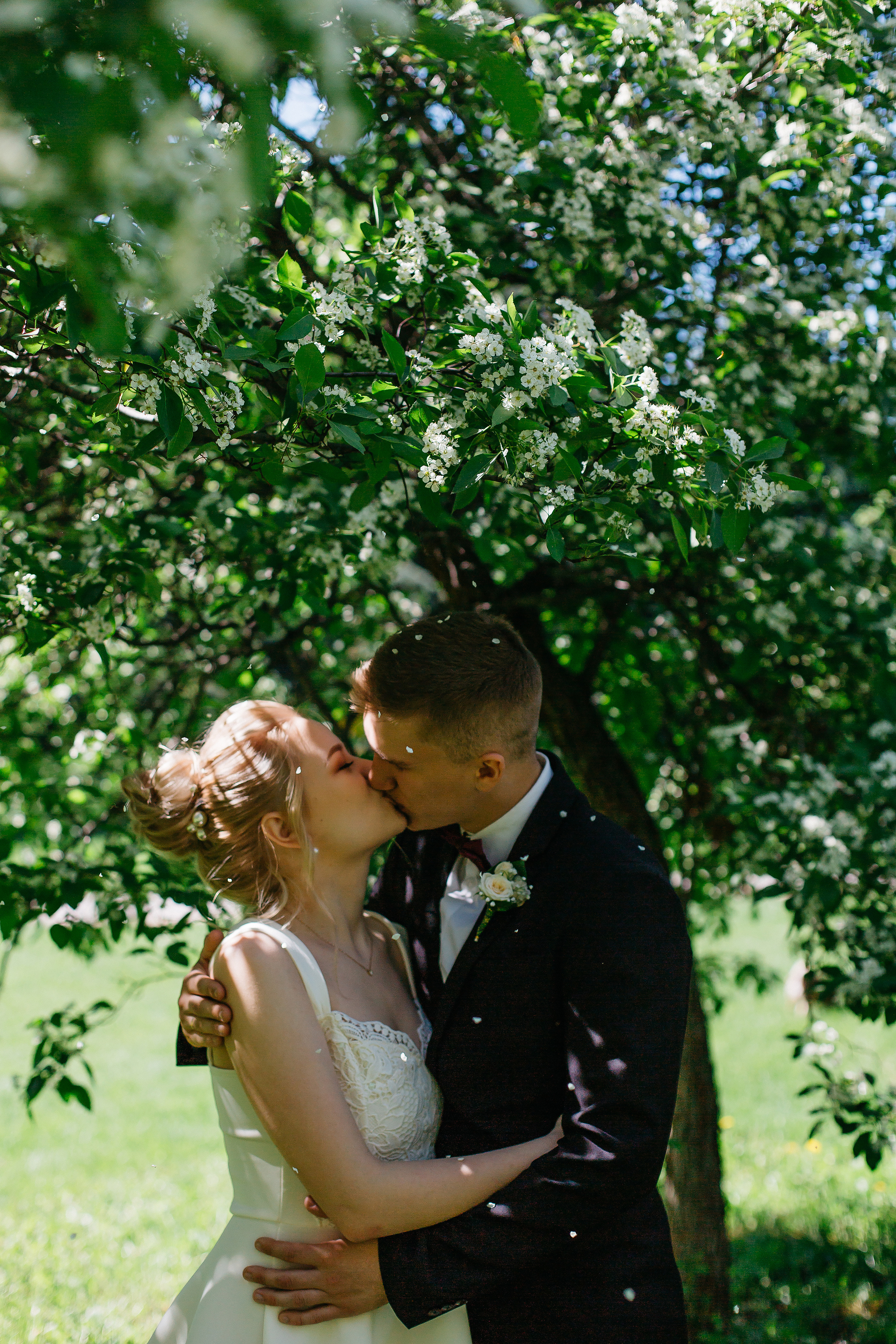 Усеяно ковром цветов дыханье мая. Душевный фотограф Ваших самых ярких событий Марина Погребняк