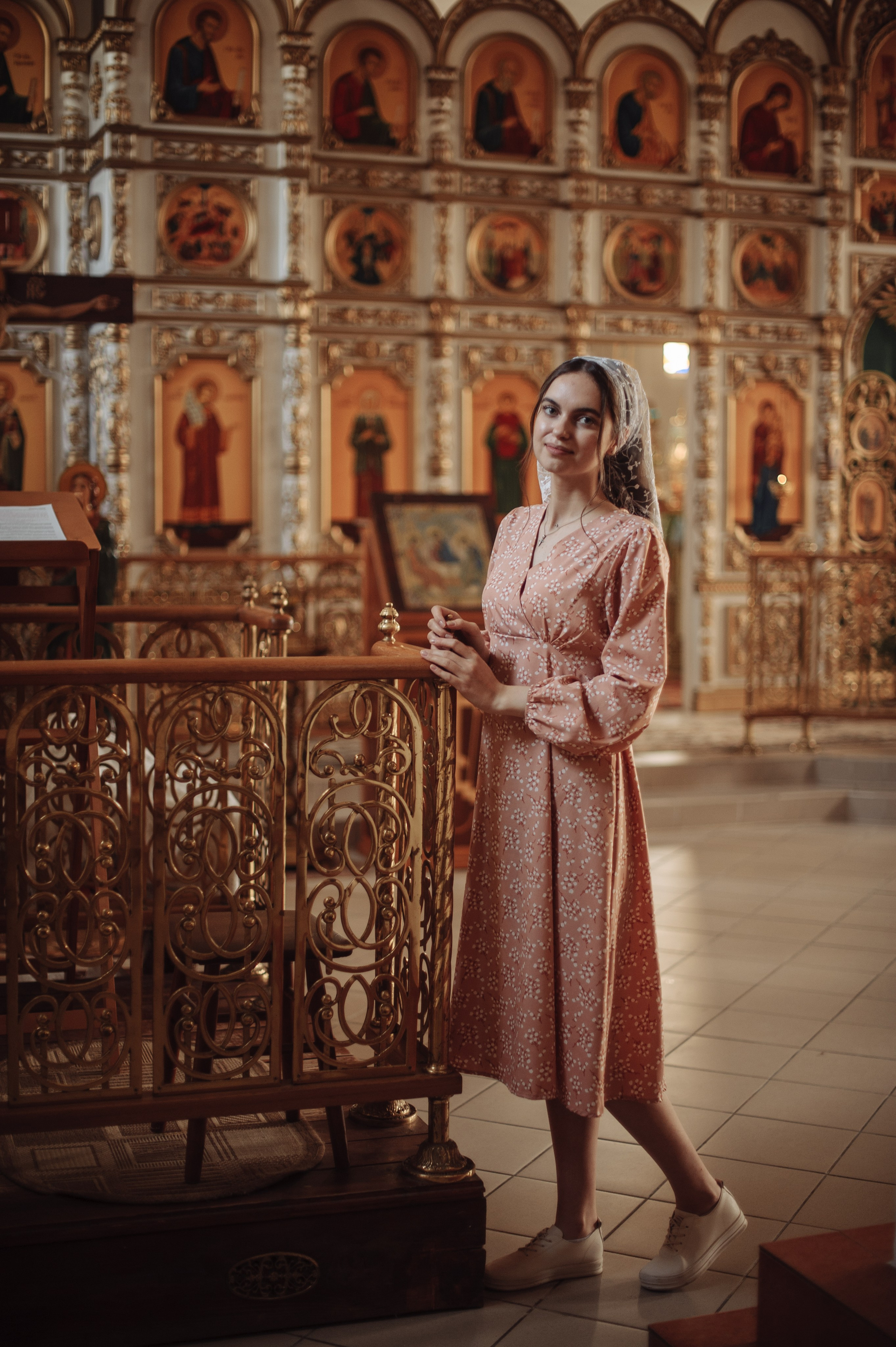 Виктория в храме. Дмитрий Черяник свадебный и семейный фотограф
