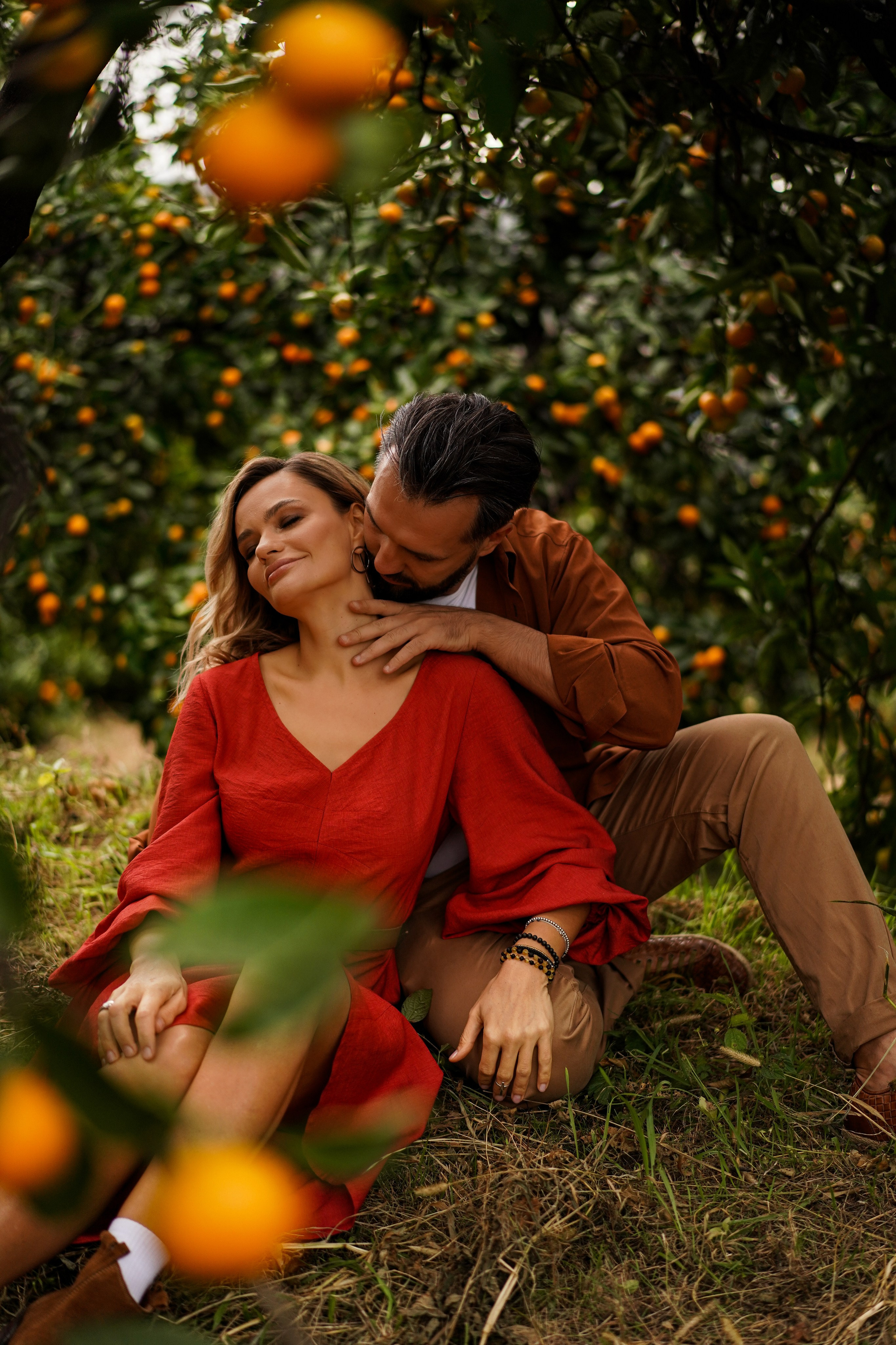 Lovestory на плантации с мандаринами в Абхазии. Фотограф Москва и Видеограф Москва