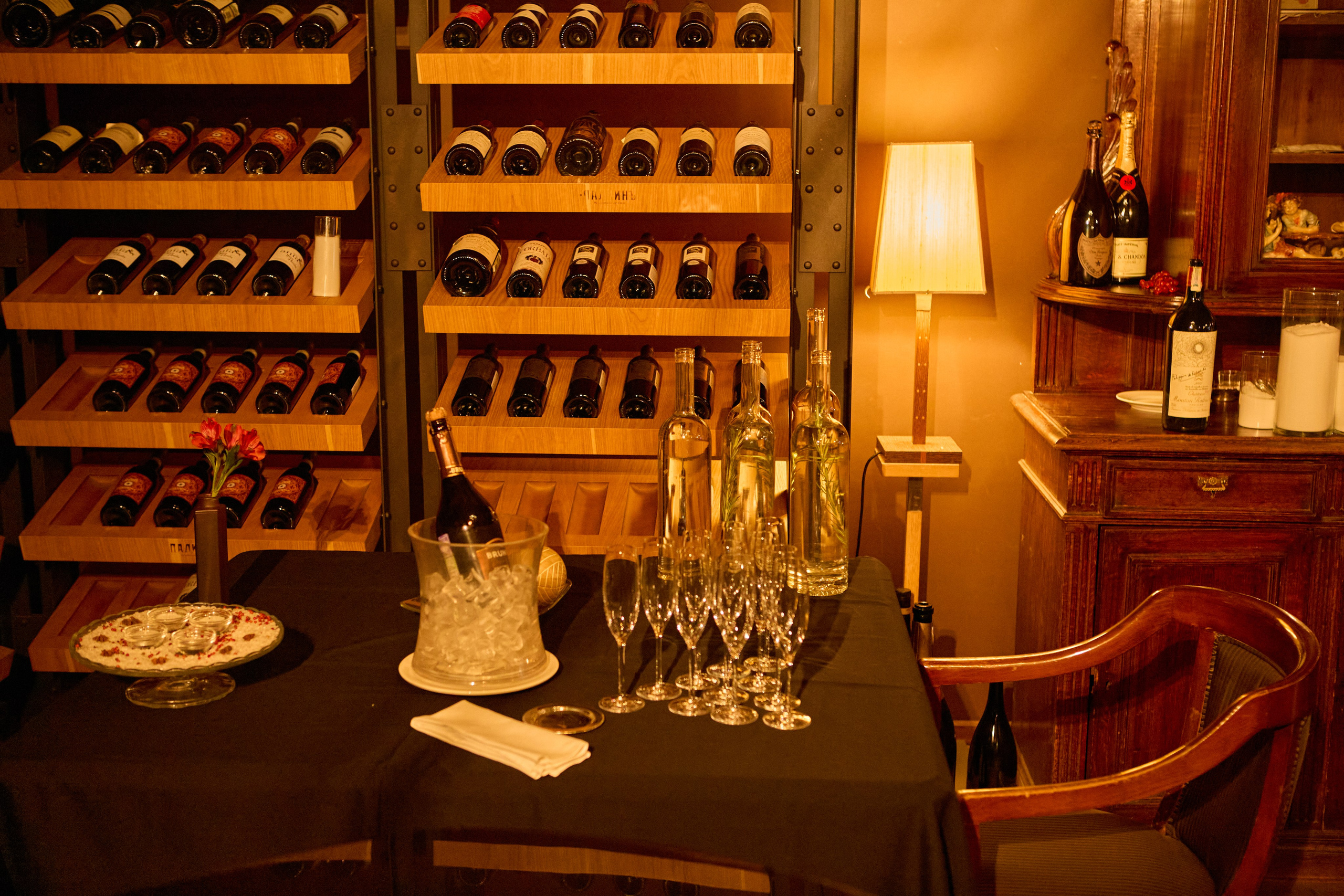 Evening on Nevsky Prospect Street at the Palkin Restaurant. Фотограф в Санкт-Петербурге Владимир Тихомиров