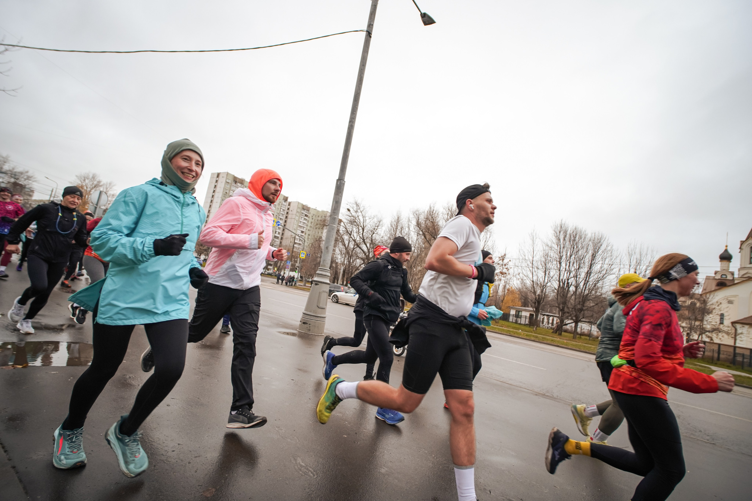 #марафонудома #яuzarun 2024 2-я петля, группа 6:30. Роман Капилюшов. Бег. Фото. Видео. г. Люберцы