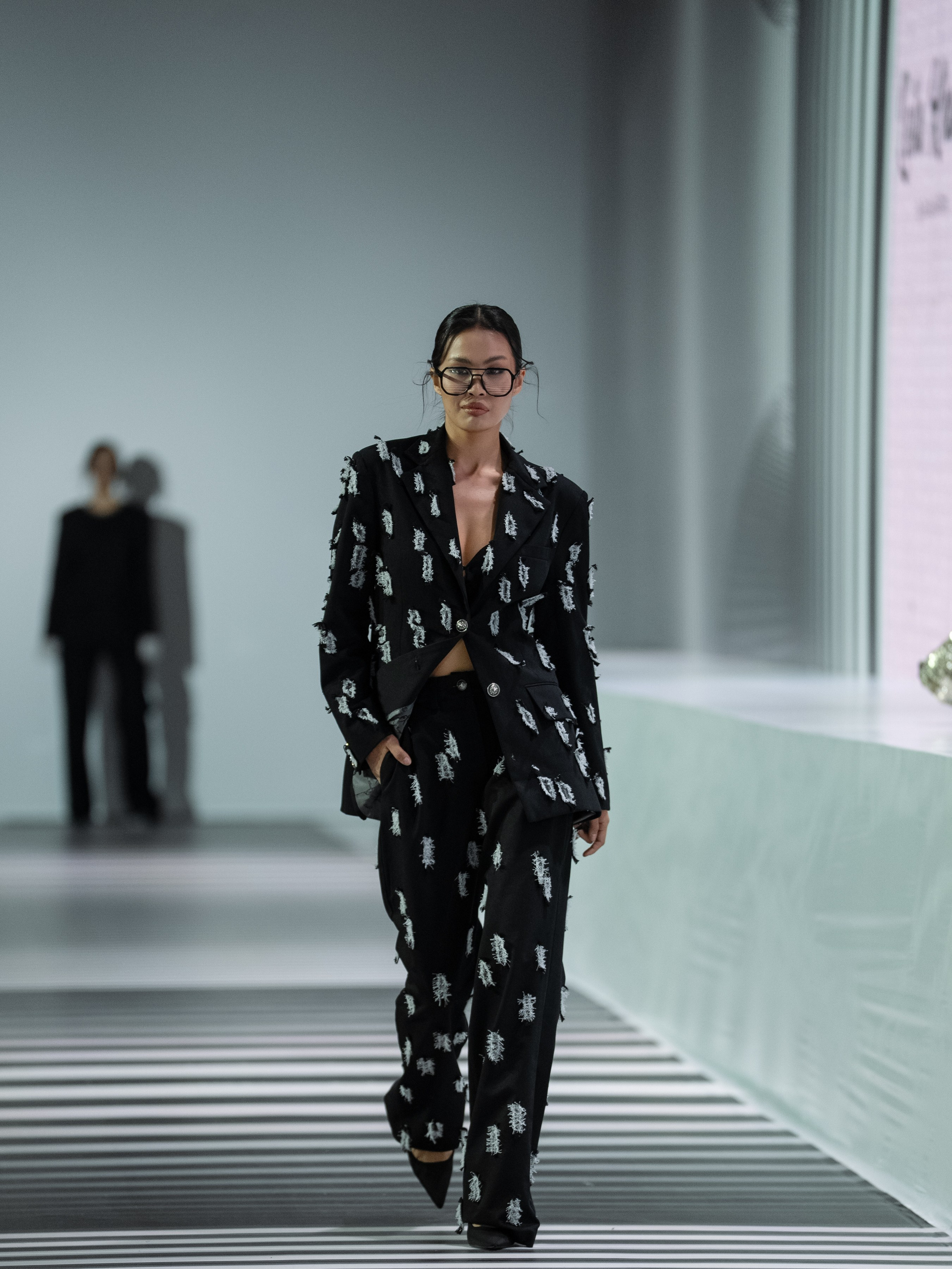 Designer LEILA KHANUM. Сайт Алматинского НЮ АРТ, будуар и фэшн фотографа Дениса Карпенко