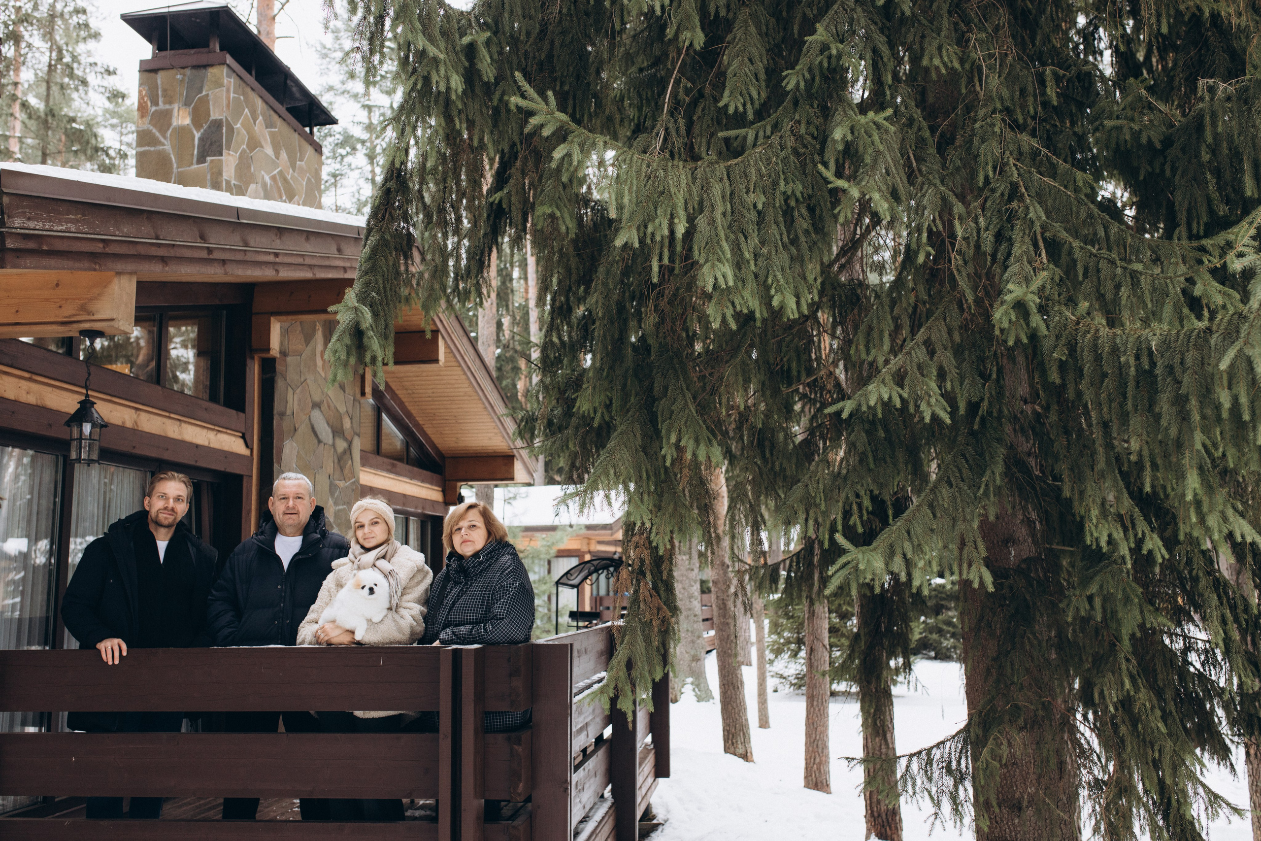Коттедж и лес. Фотосервис курорта «Охта Парк­­­»