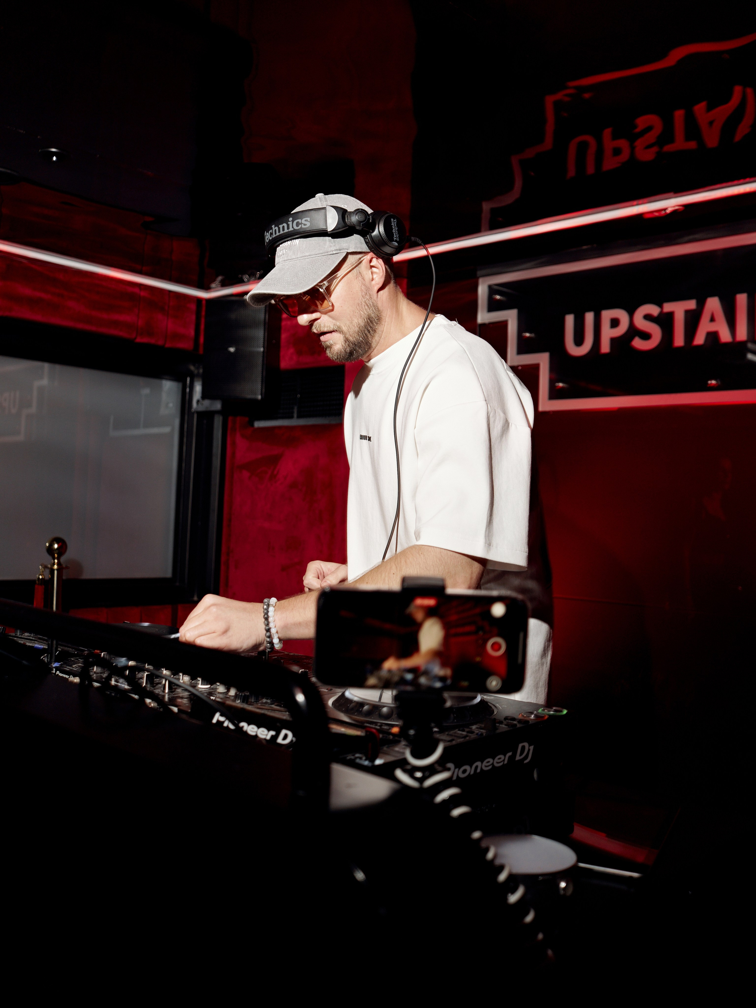 CLUB. NOIZOMAX Художественный фотограф в Дубай