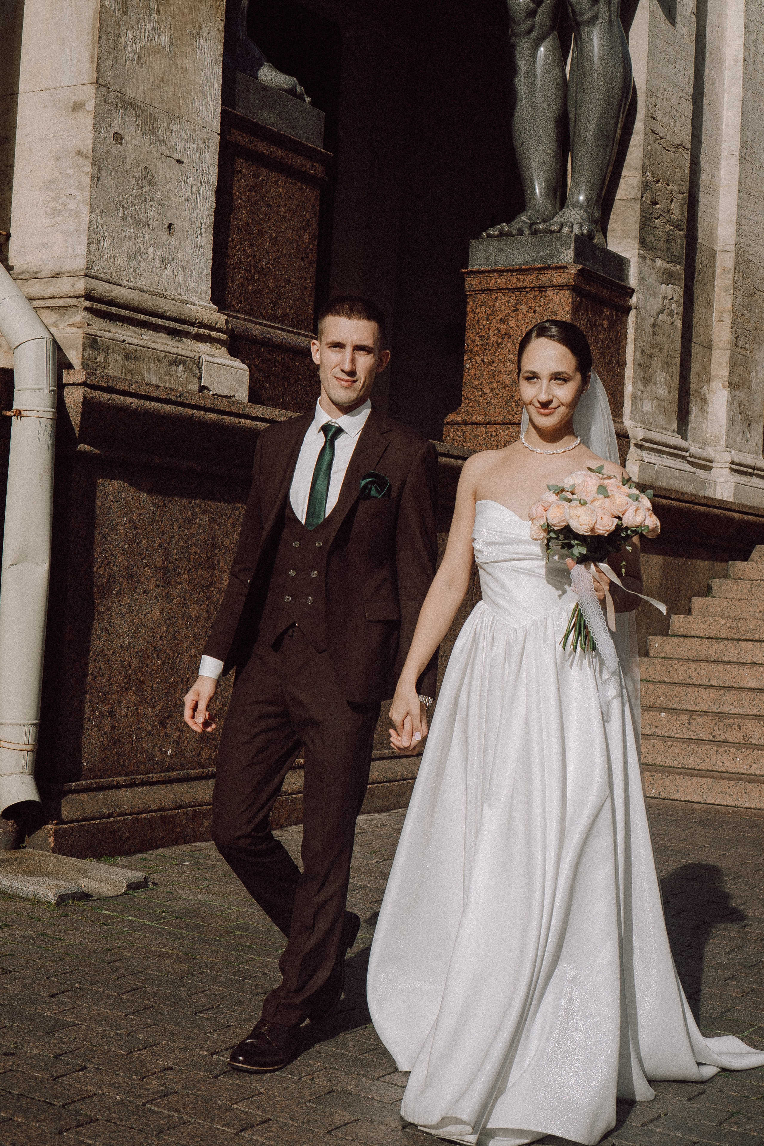 СВАДЕБНАЯ ПРОГУЛКА В САНТК-ПЕТЕРБУРГЕ (ИСАКИЕВСКИЙ СОБОР, ЗИМНЯЯ КАНАВКА, ЭРМИТАЖ И БОЛЬШАЯ МОРСКАЯ УЛИЦА). Профессиональный фотограф, Санкт-Петербург — Виктория Богомолова