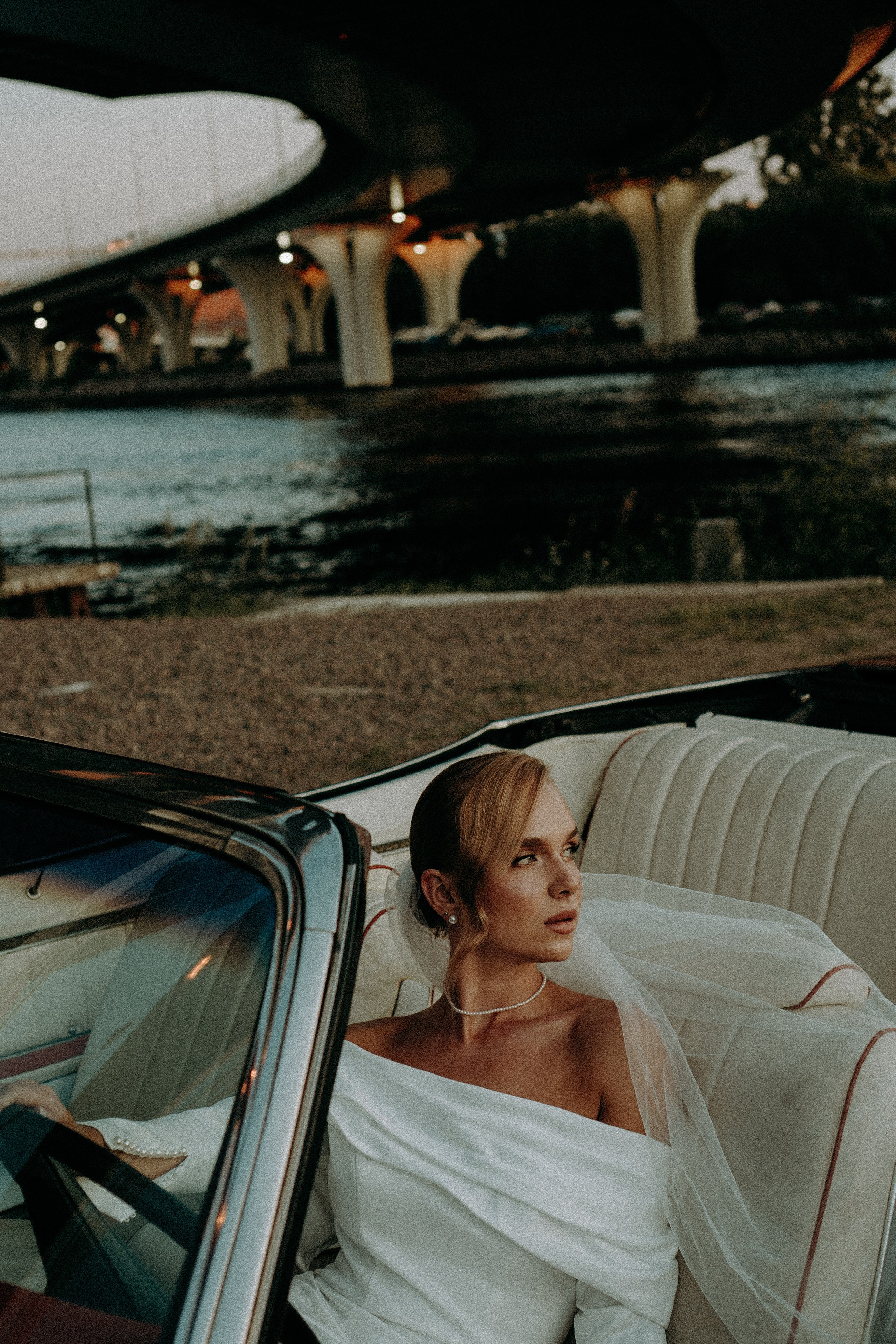 СВАДЕБНАЯ СЬЕМКА ВОЗЛЕ МСОТА БЕТАНКУРА НА КАБРИОЛЕТЕ. Профессиональный фотограф, Санкт-Петербург — Виктория Богомолова