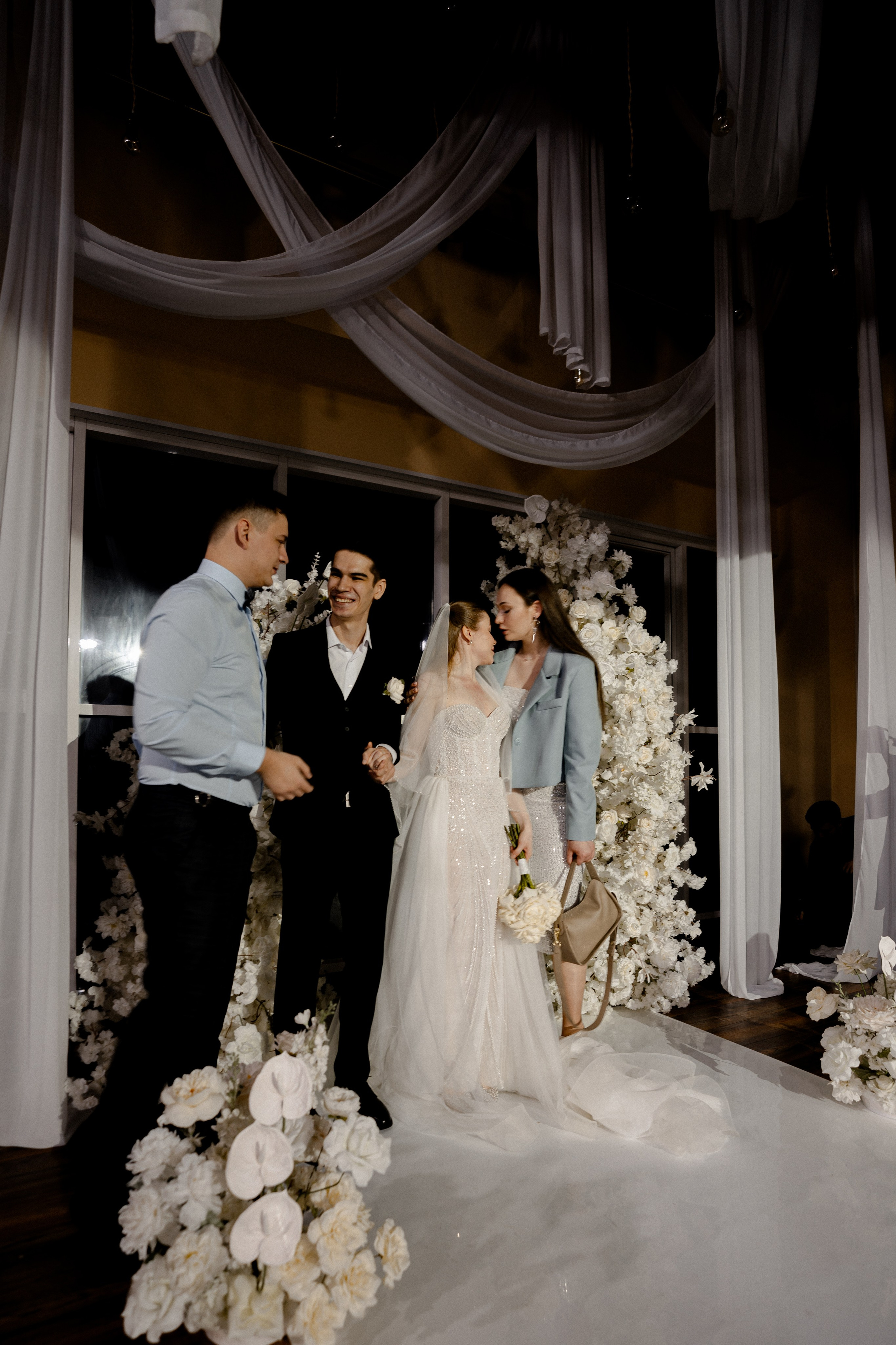СВАДЕБНАЯ СЬЕМКА СБОРОВ В ОТЕЛЕ И ВЫЕЗД НА ЦЕРЕМОНИЮ (СНЯТО В СИБИРЕ В НИЖНЕВАРТОВСКЕ). Профессиональный фотограф, Санкт-Петербург — Виктория Богомолова