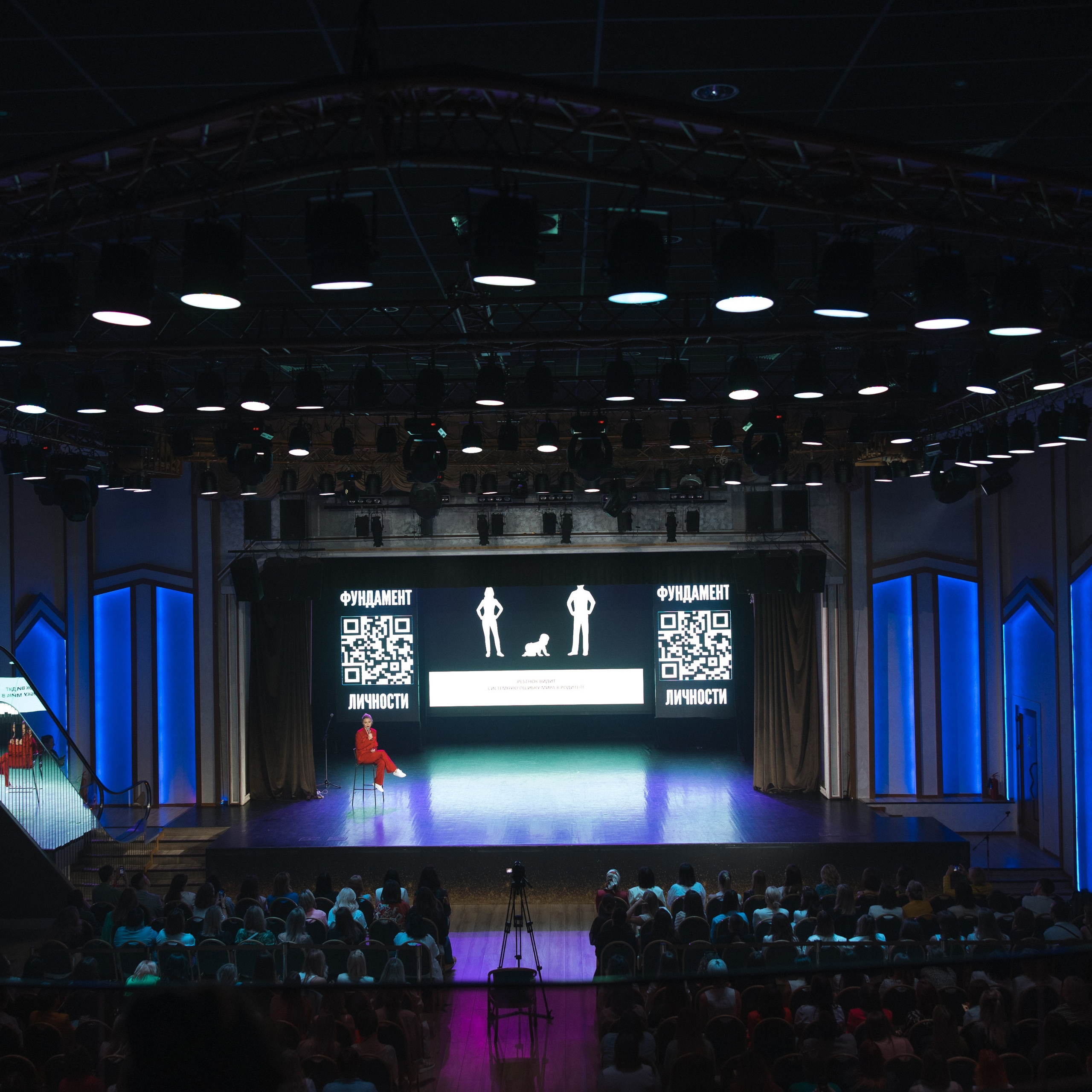 Портретный фотограф для контент съёмки в Новой Москве. Фотограф Москва. Портретный фотограф Александра Харитонова Москва Новая Москва Троицк