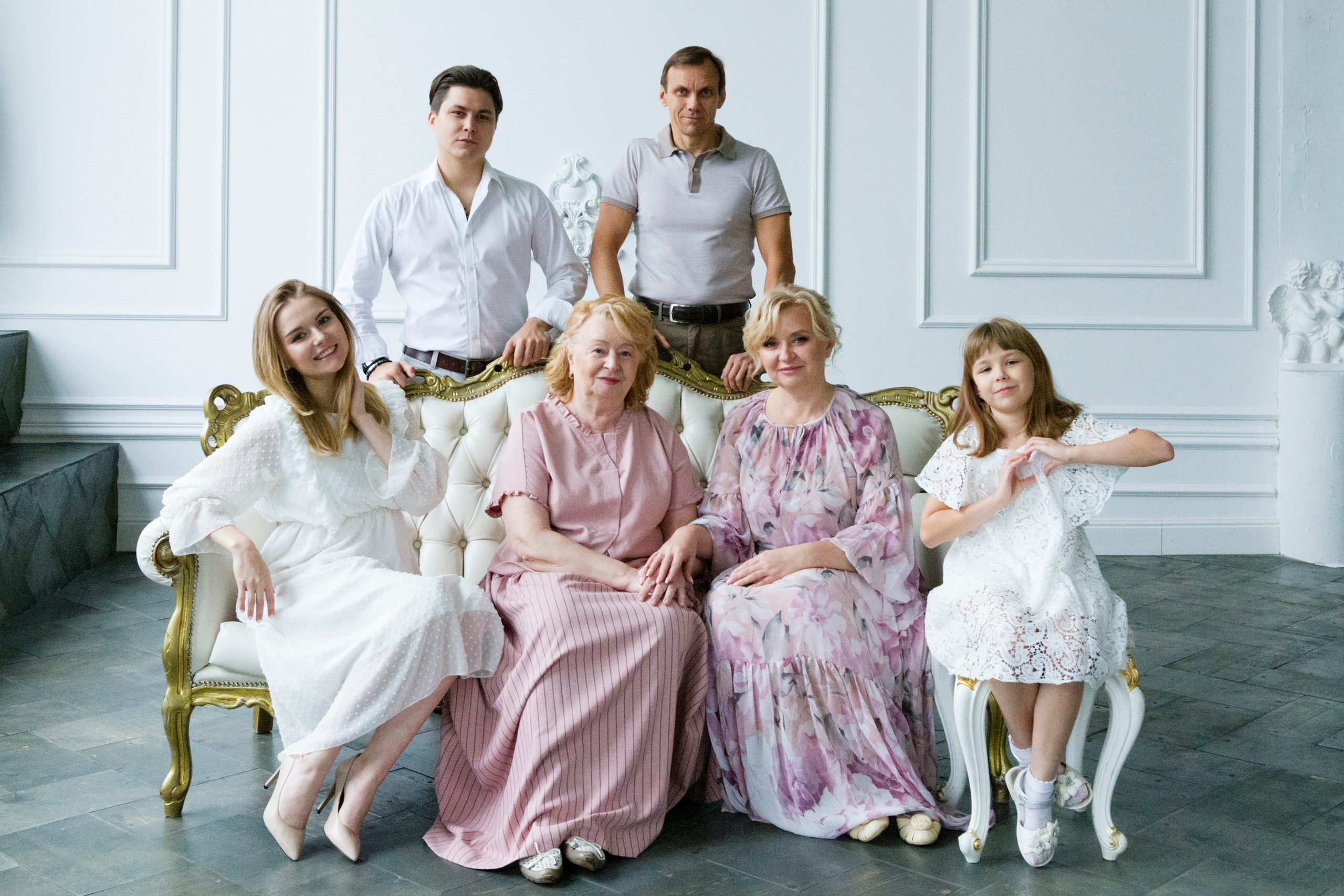 Концептуальная семейная фотосъемка в студии. Фотограф Телегина Светлана