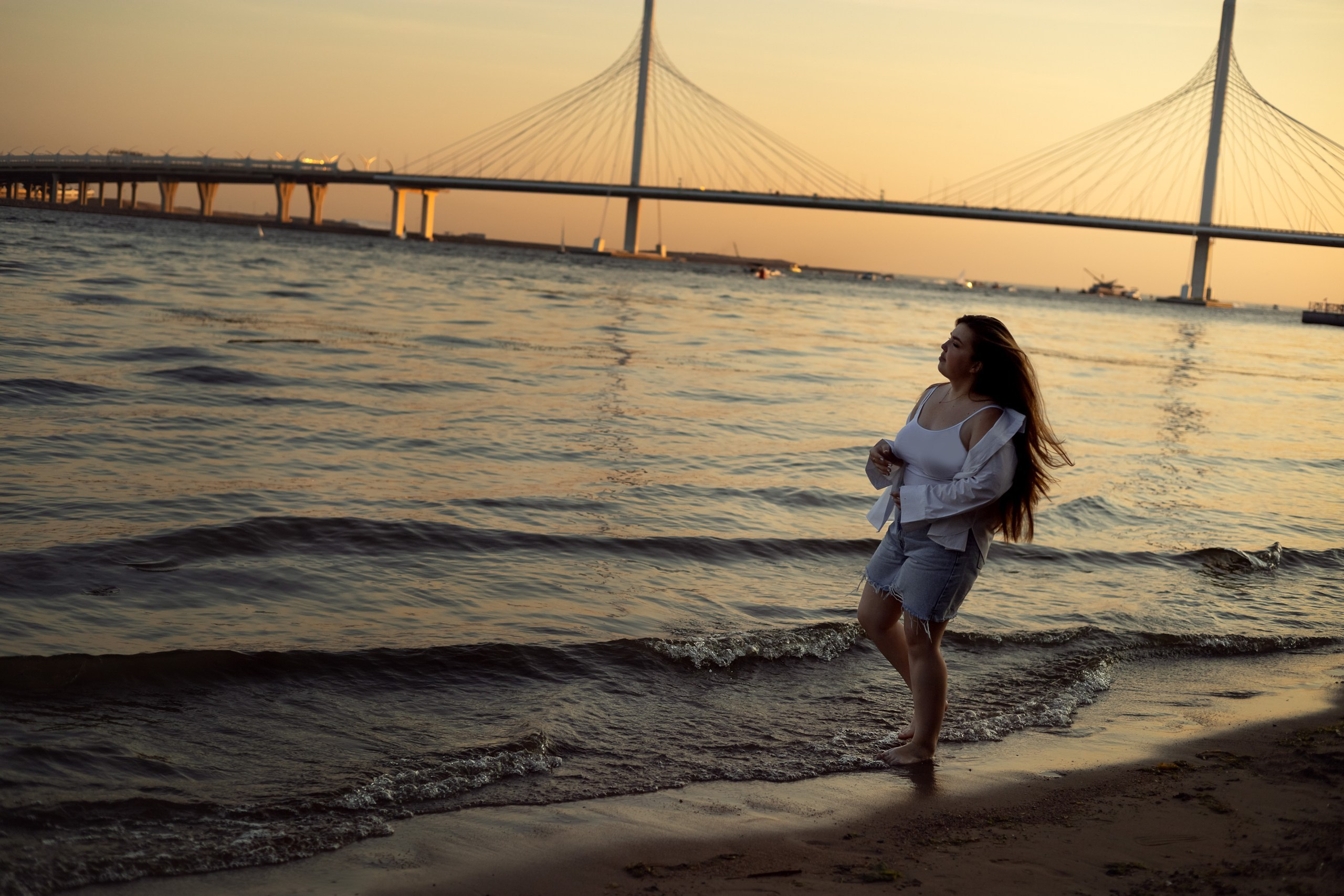 Фотосессия у воды. Портретная съемка дома, на улице, в студии