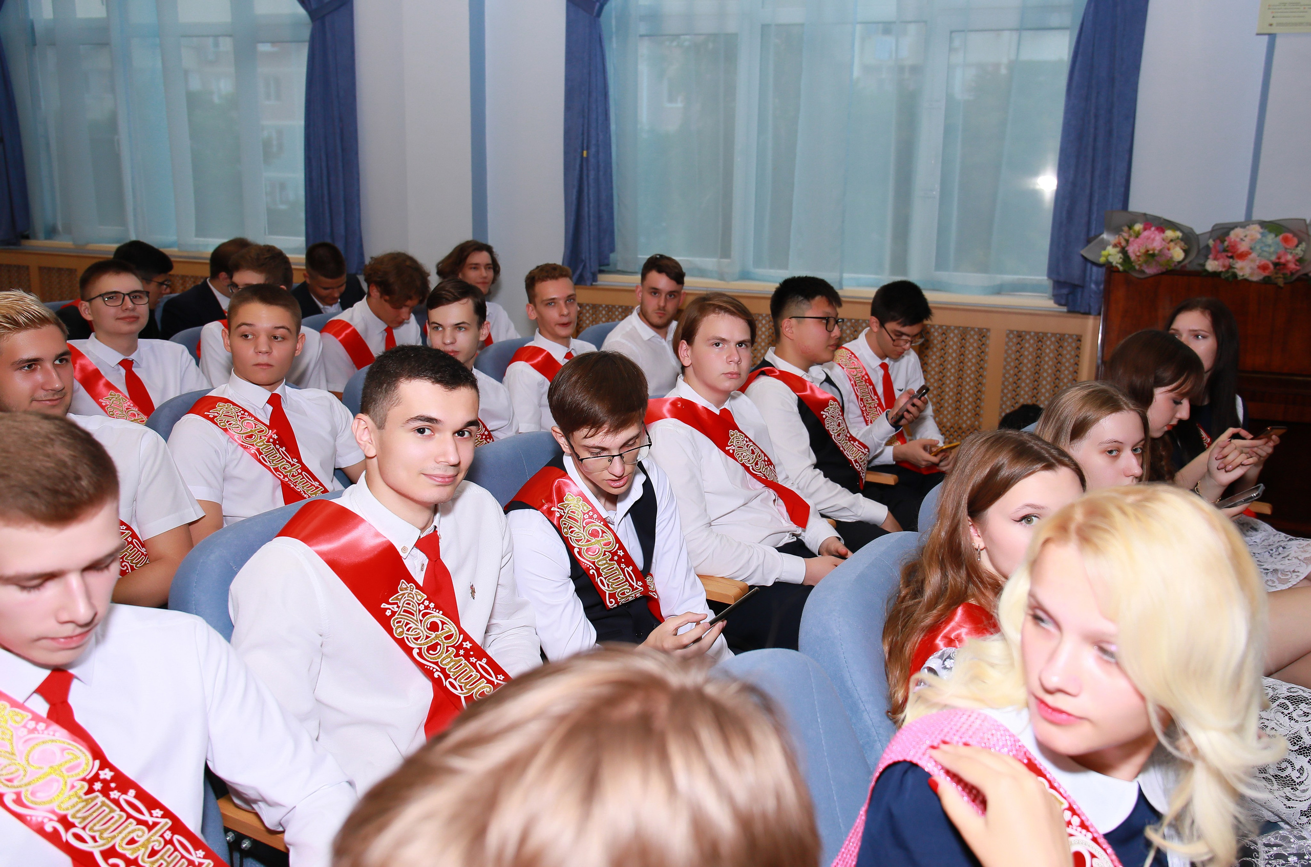 Вручение аттестатов (СОШ 101). Детский семейный фотограф Краснодар