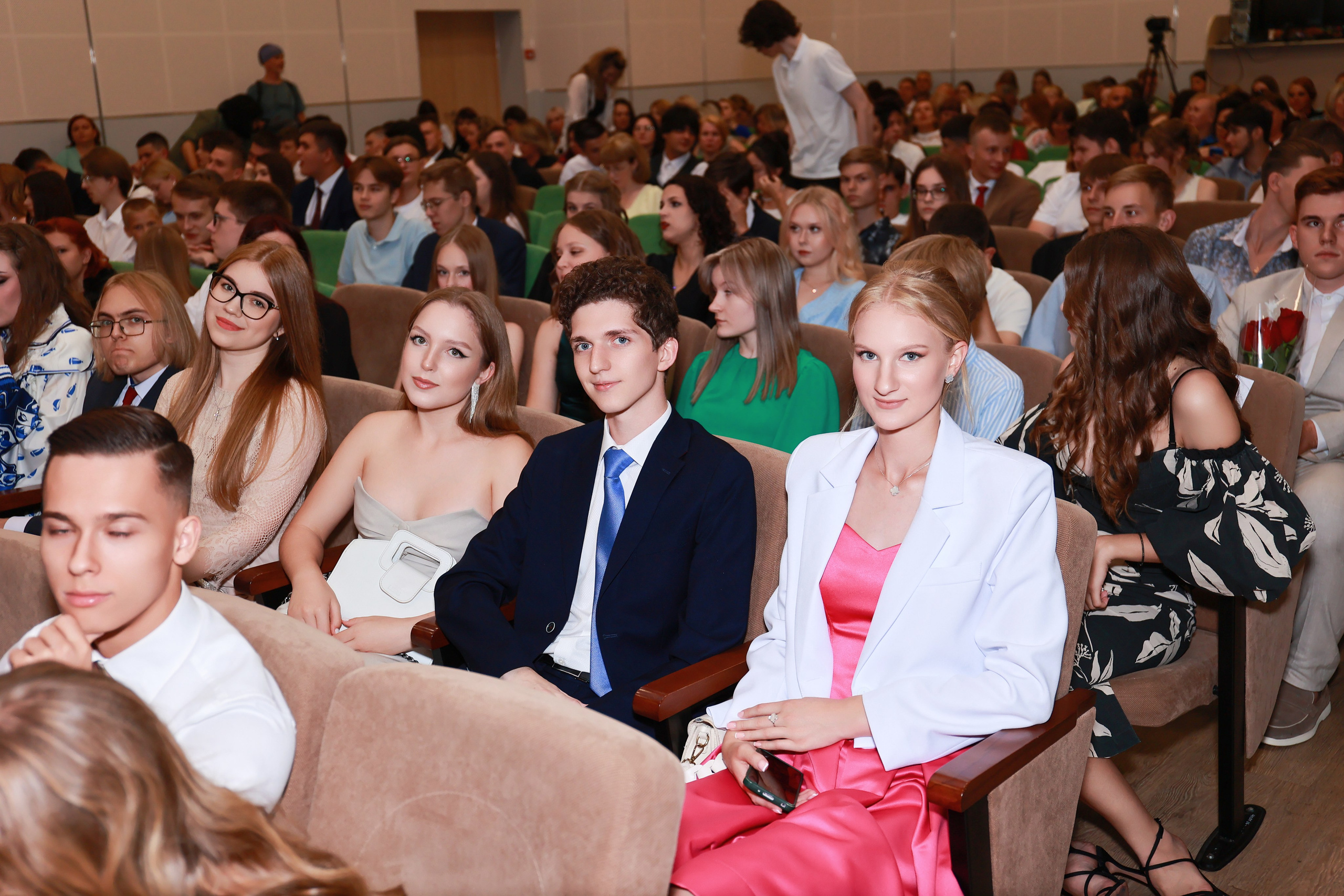 Вручение аттестатов Гимназия 87. Детский семейный фотограф Краснодар