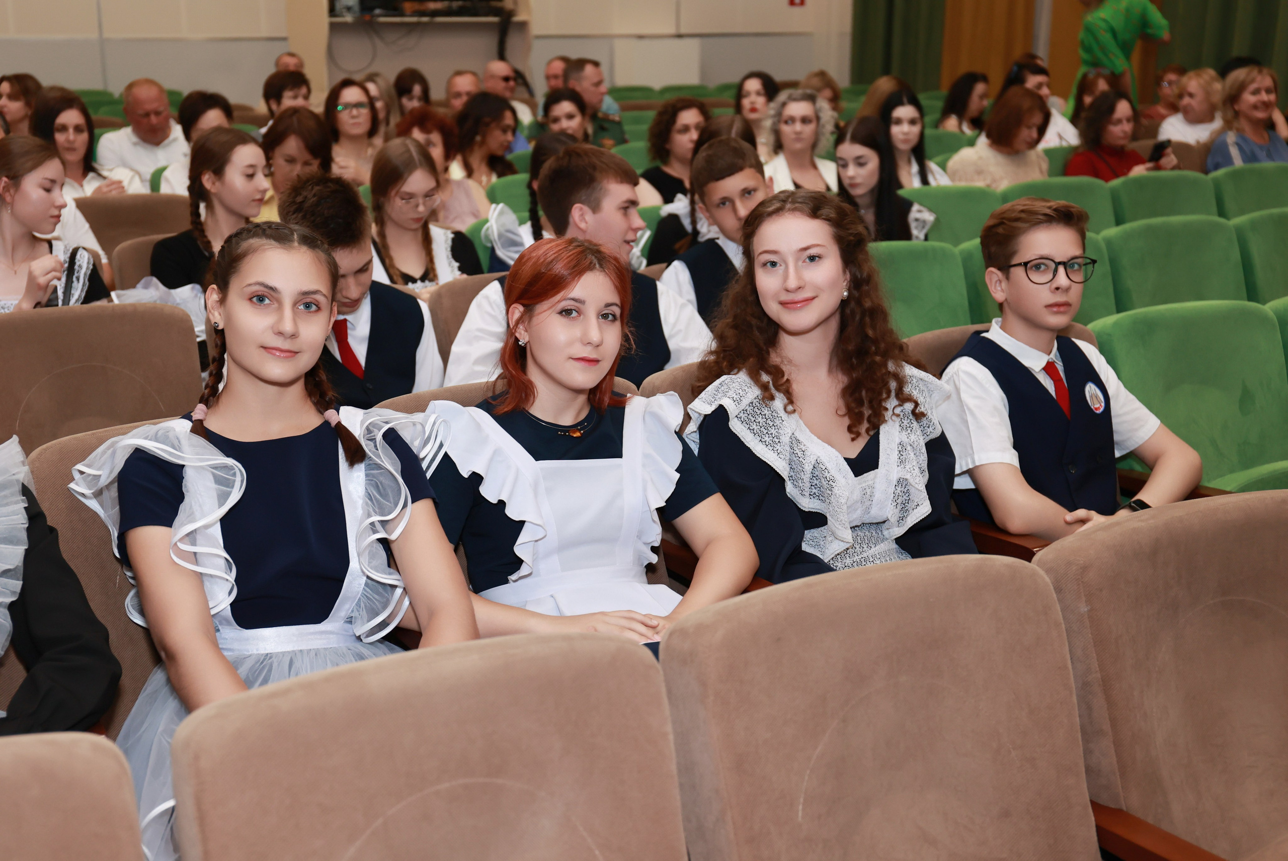 Вручение аттестатов Гимназия 87 (2025 г.). Детский семейный фотограф Краснодар