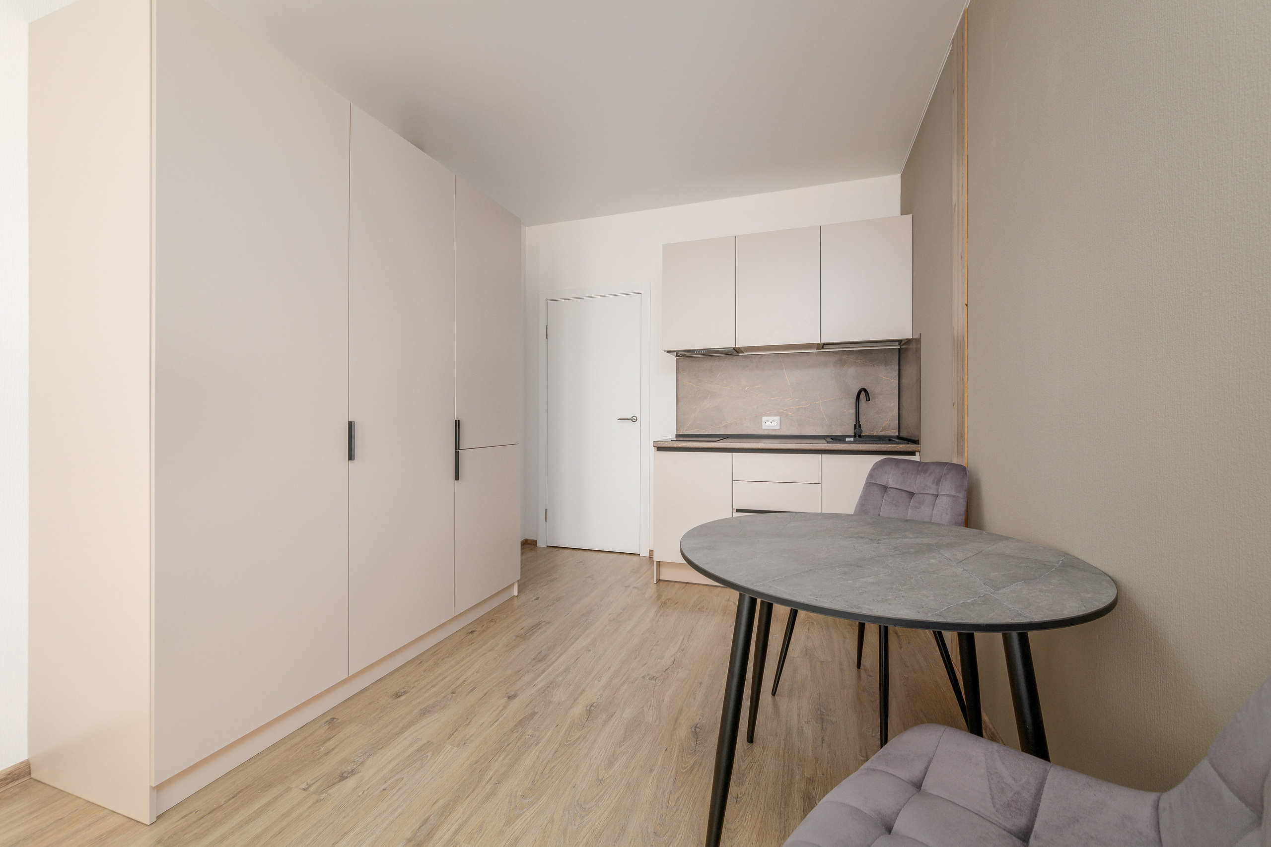 Студия, Варфоломеевская ул