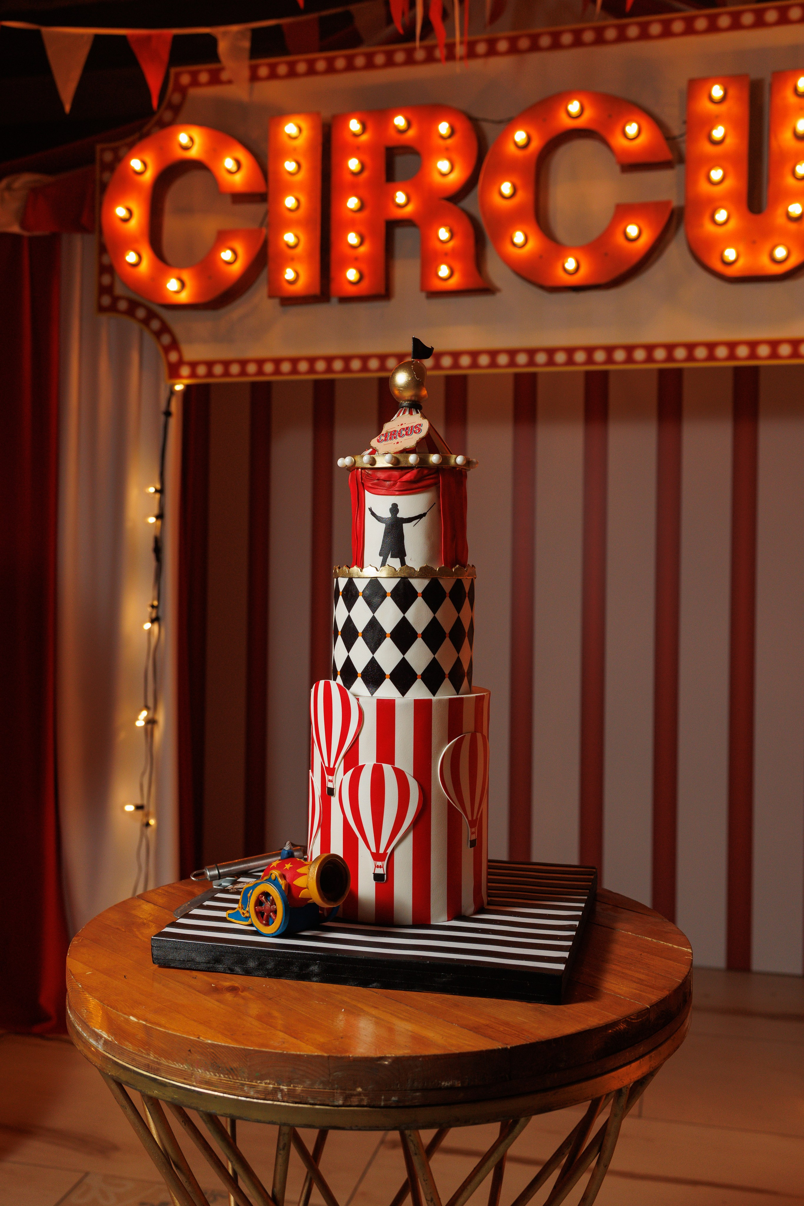 Корпоратив в стиле «Цирк». Репортажный фотограф Ольга Кочетова в Москве