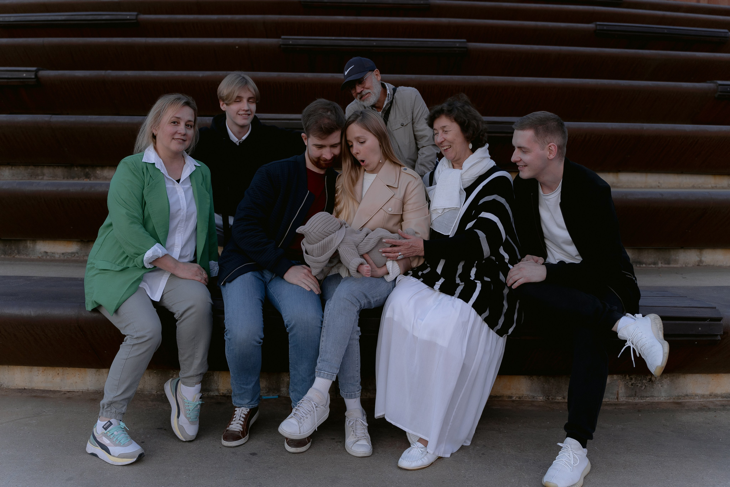 Фотосъемка Семейная история — заказать комплекс 3-х услуг фото и видео. Фотографы на роды в Москве. Фото и видео родов. Фотопроект «Продолжение рода»