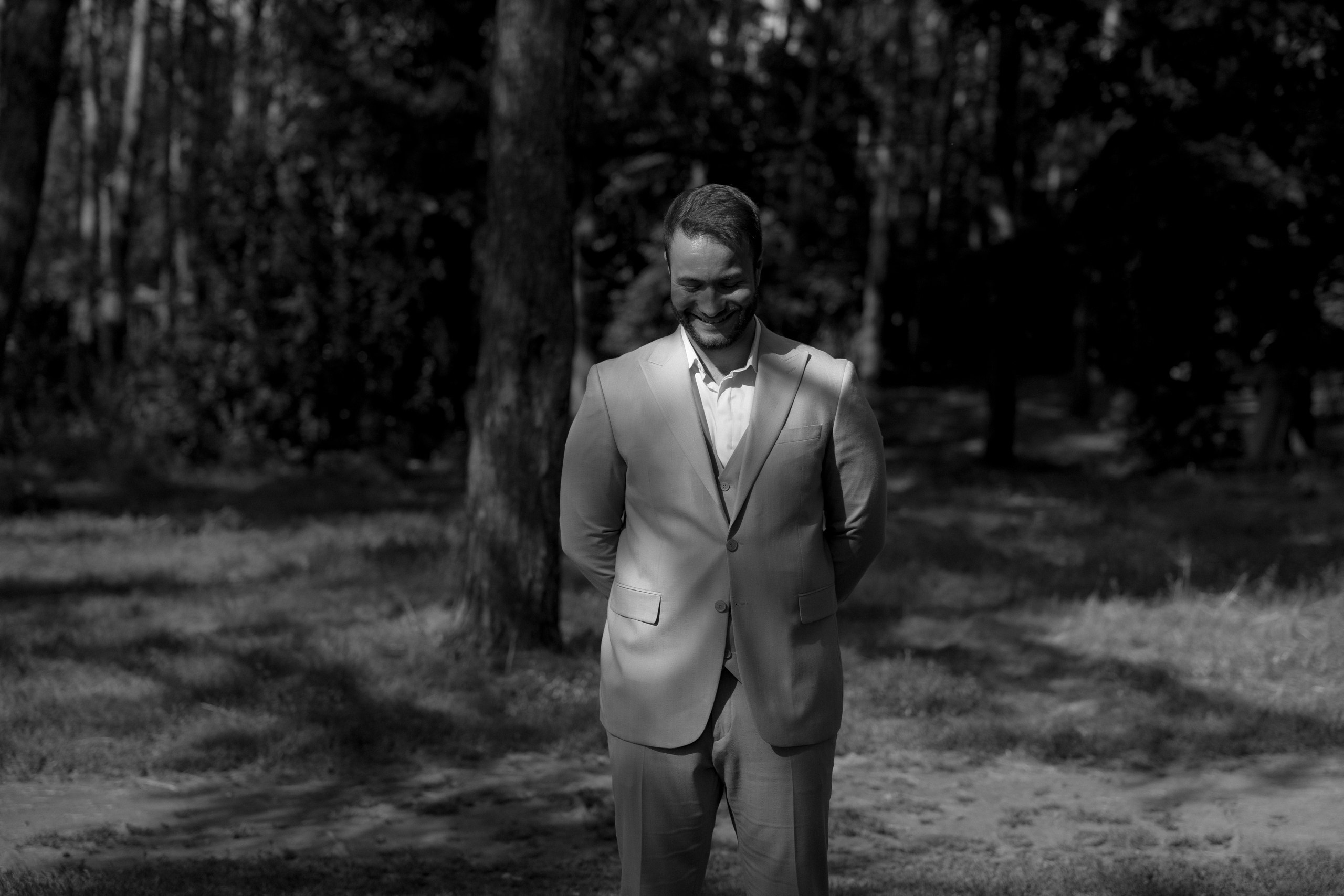 Здравствуйте! Я свадебный фотограф из Ульяновска, работаю в том числе по всей России и с выездом за границу. Снимаю свадьбы, lovestory, корпоративы, светский репортаж. Провожу обучение по фотографии, мастер-классы и воркшопы для других фотографов.