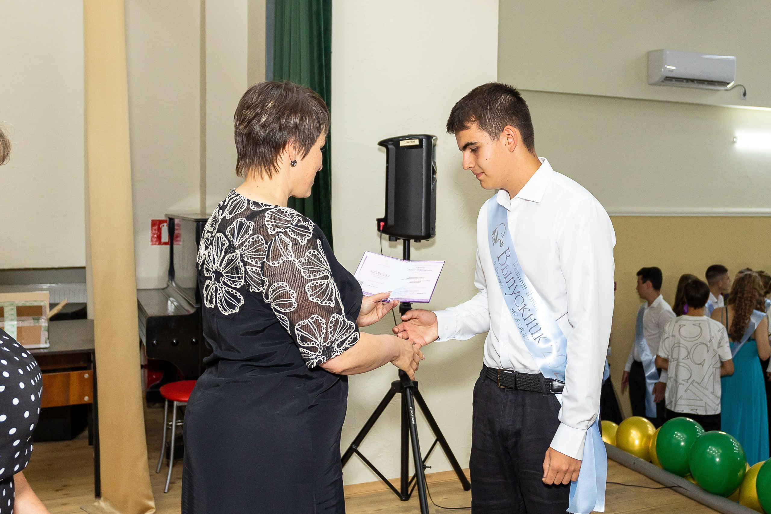 Вручение аттестата и выпускной вечер. Выпускные альбомы Майкоп, Краснодар Елена Золотарева