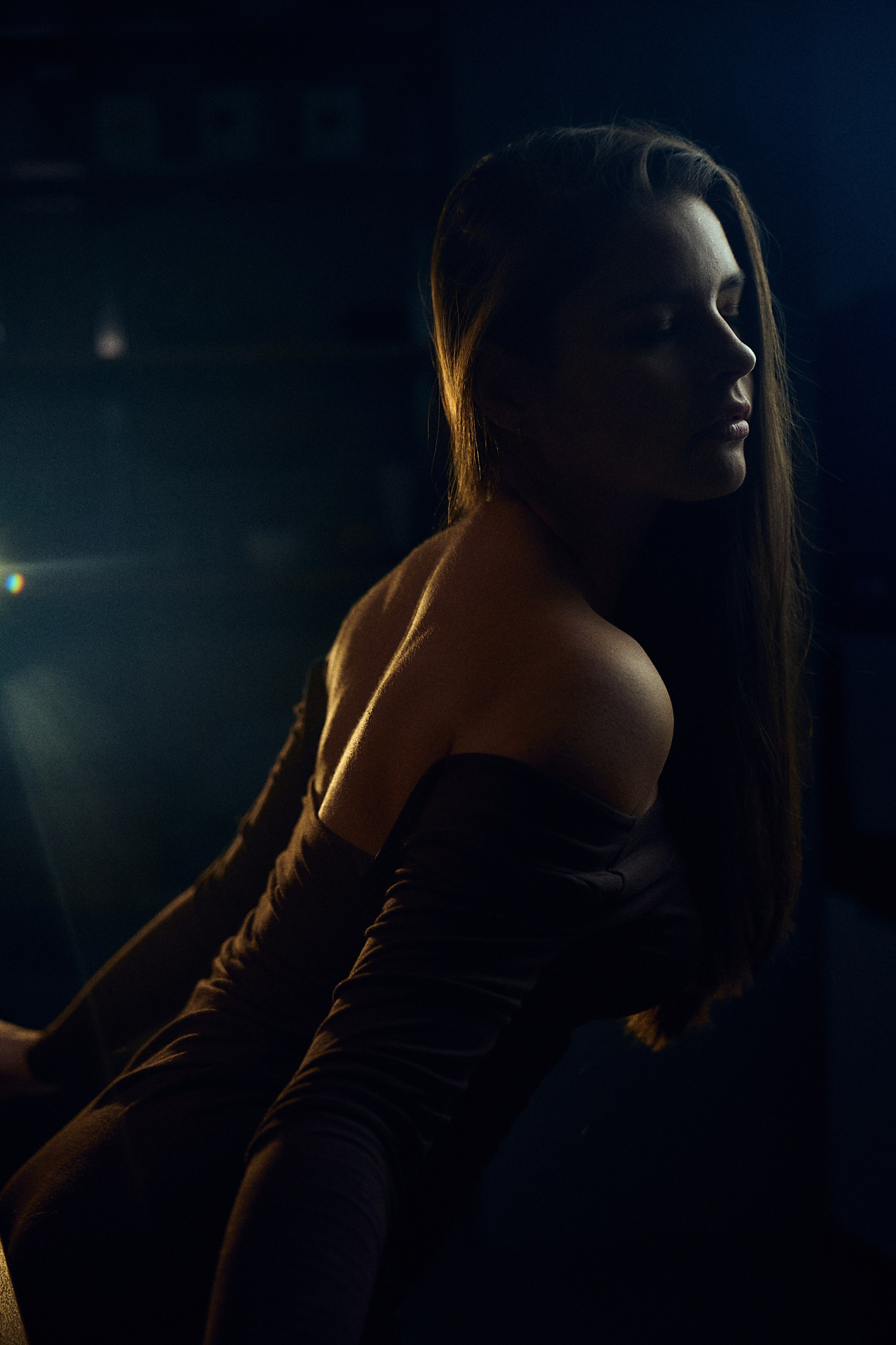 Portrait women’s photo session at the Photo Studio. Professional photographer in Sochi Victoria Joy. Teaching Photography