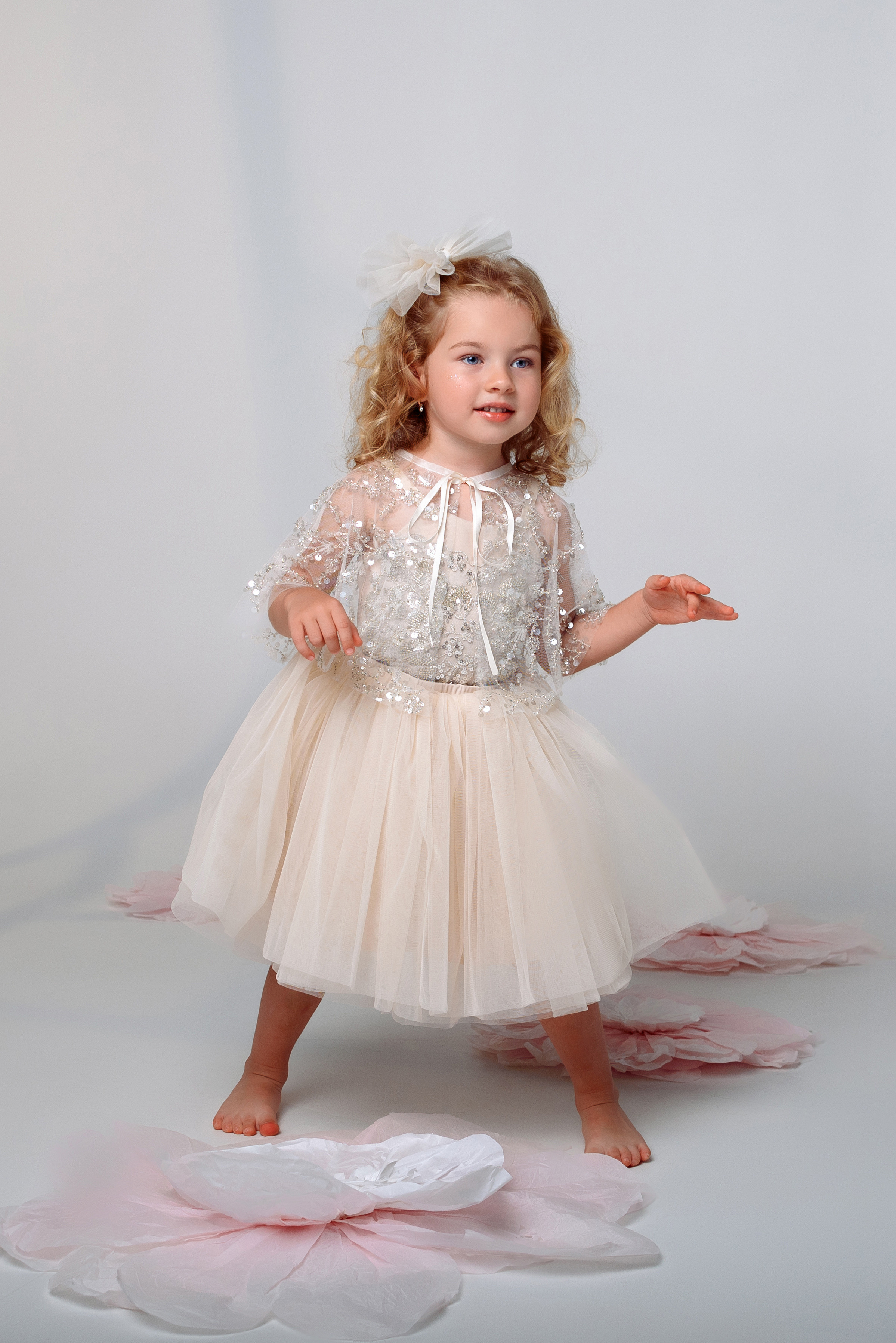 Нежная фотосессия девочки 3 года. Детский студийный фотограф Сочи