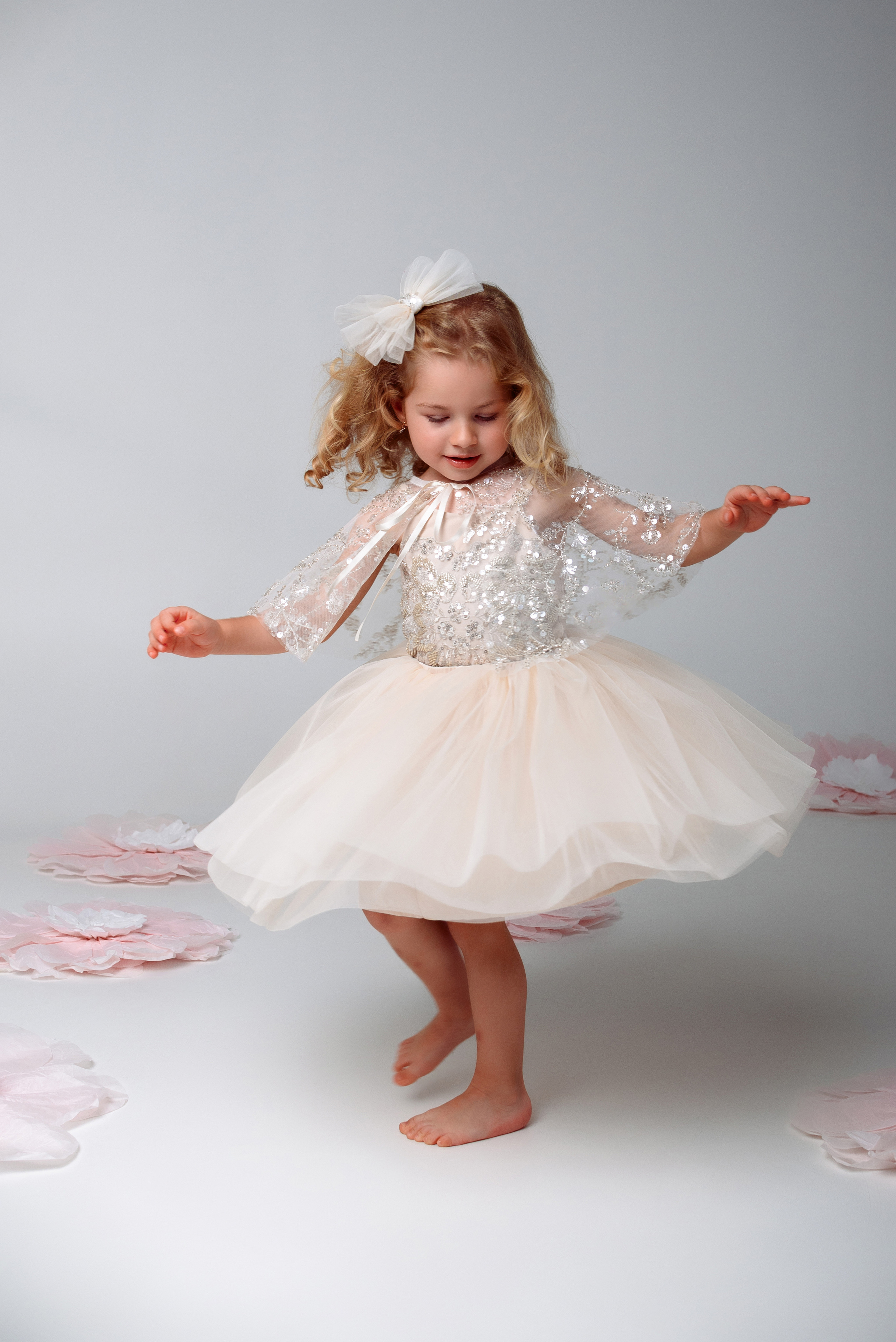 Нежная фотосессия девочки 3 года. Детский студийный фотограф Сочи