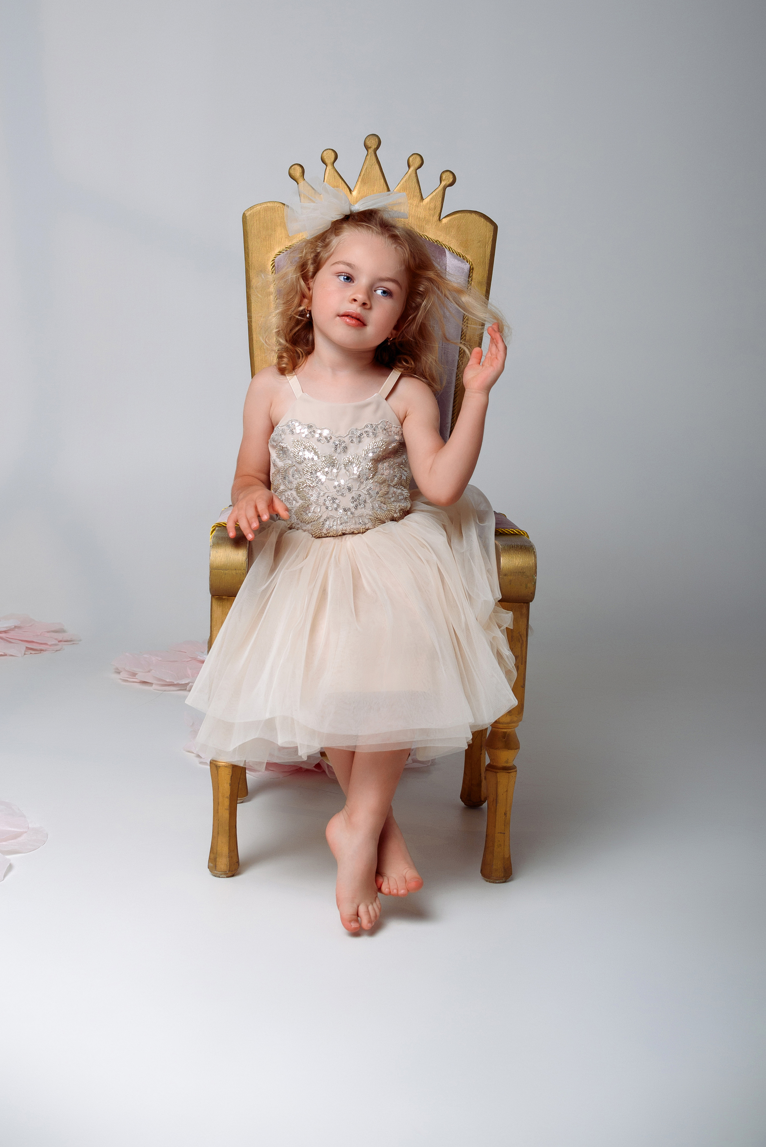 Нежная фотосессия девочки 3 года. Детский студийный фотограф Сочи