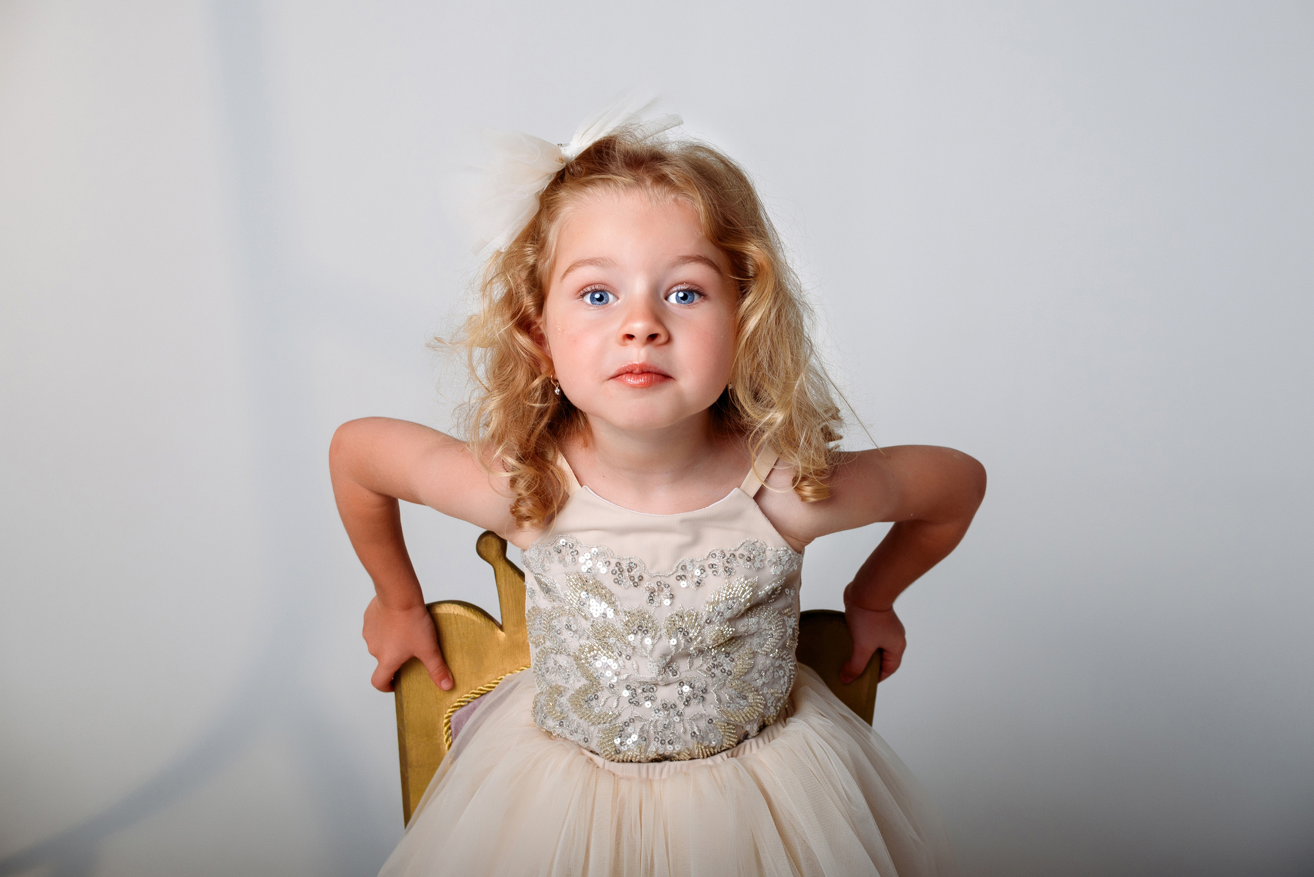 Нежная фотосессия девочки 3 года. Детский студийный фотограф Сочи