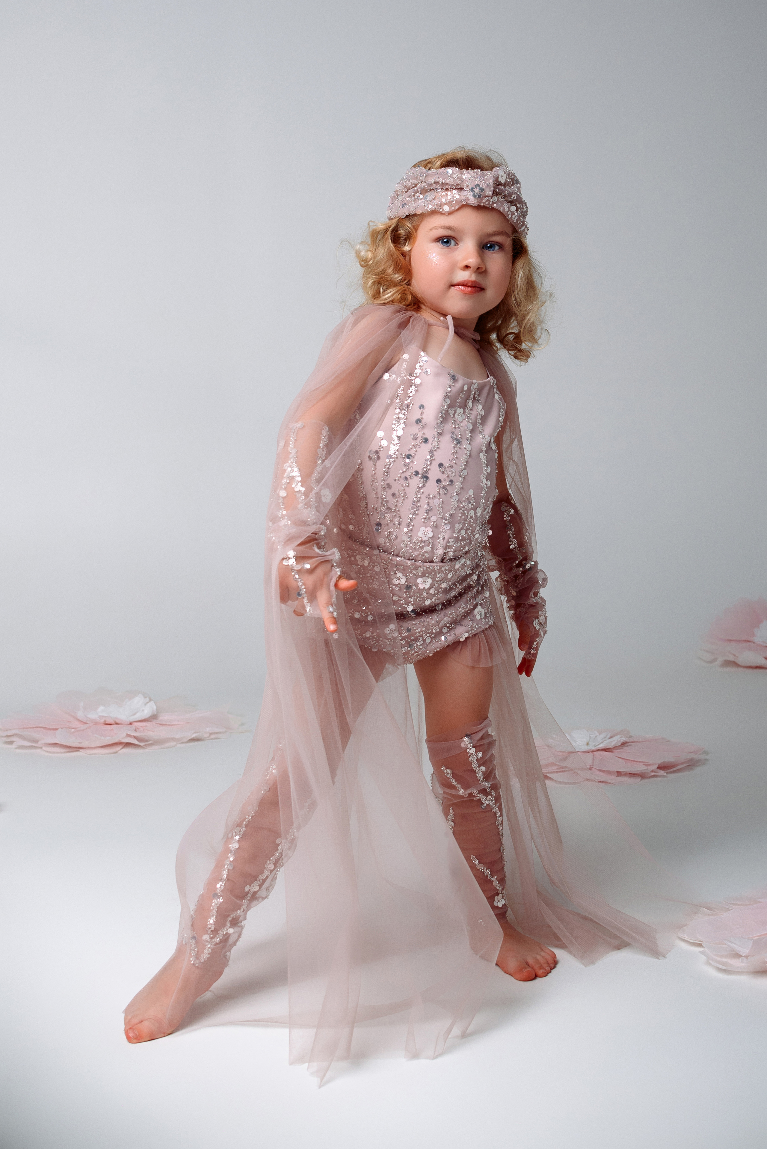 Нежная фотосессия девочки 3 года. Детский студийный фотограф Сочи