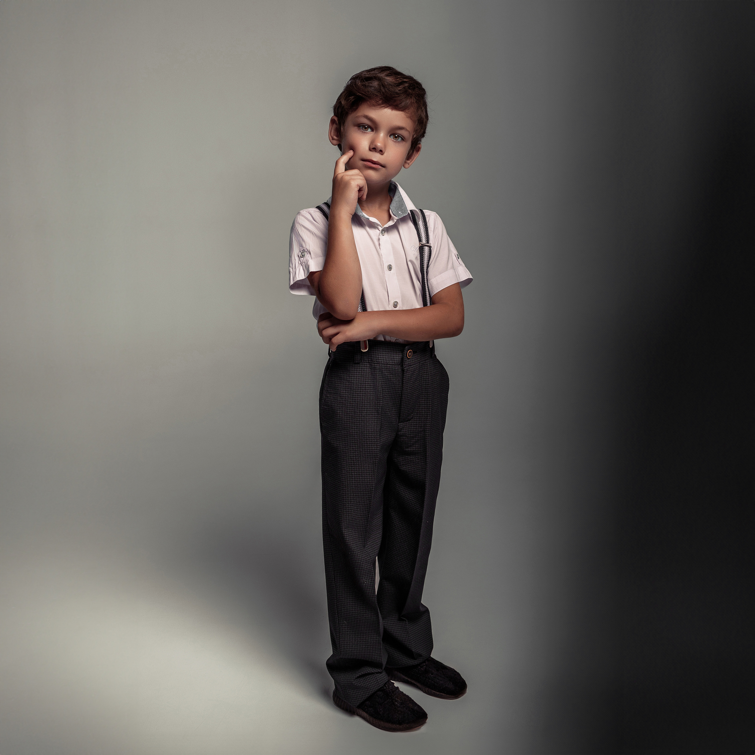 Фотосессия мальчика в студии. Детский студийный фотограф Сочи