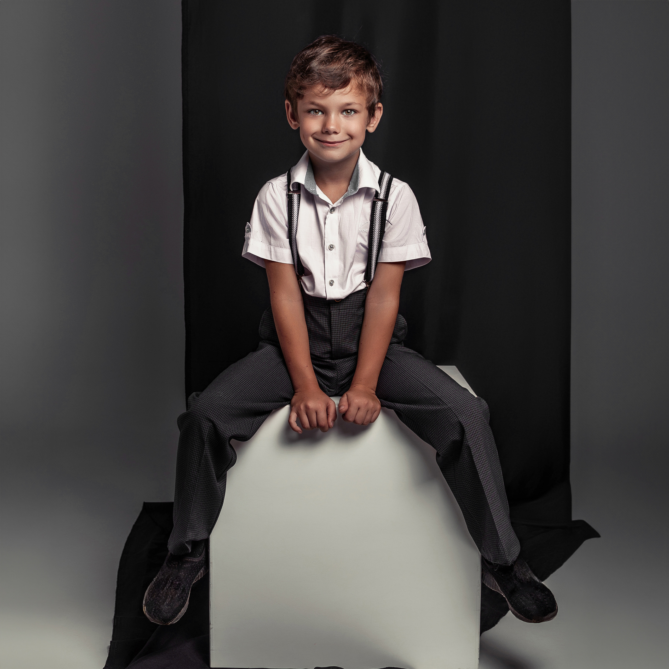 Фотосессия мальчика в студии. Детский студийный фотограф Сочи