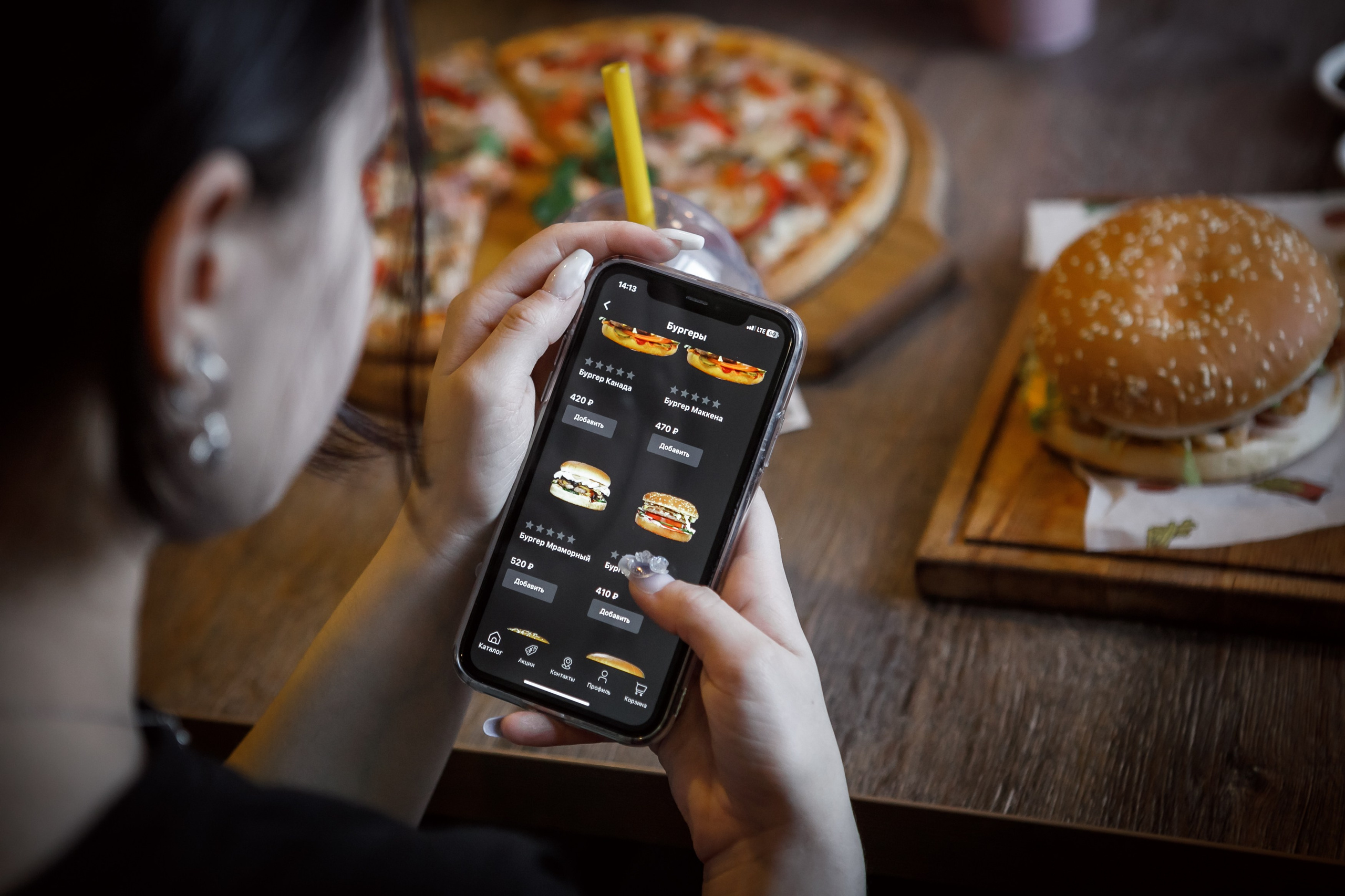 Z-bar. Фотограф Губкинского