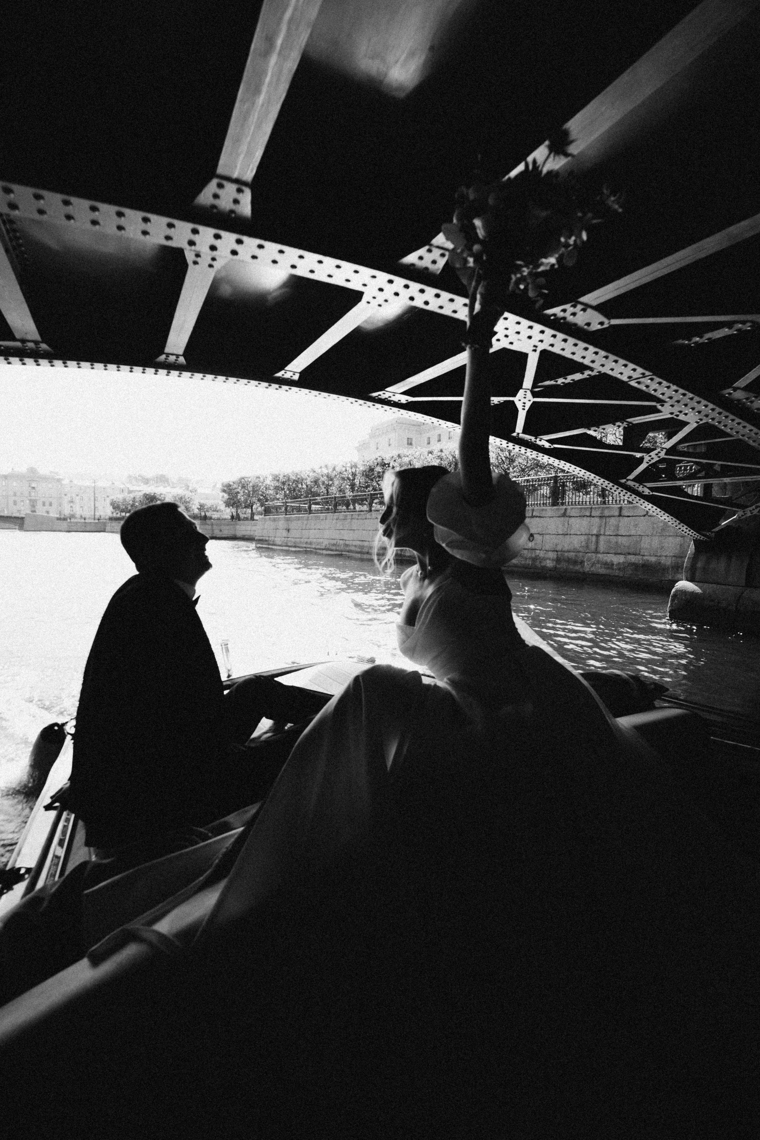 СВАДЕНБНАЯ СЬЕМКА НА КАТЕРЕ ПО КАНАЛАМ САНКТ-ПЕТЕРБУРГА И В АКВАТОРИИ НЕВЫ. Профессиональный фотограф, Санкт-Петербург — Виктория Богомолова